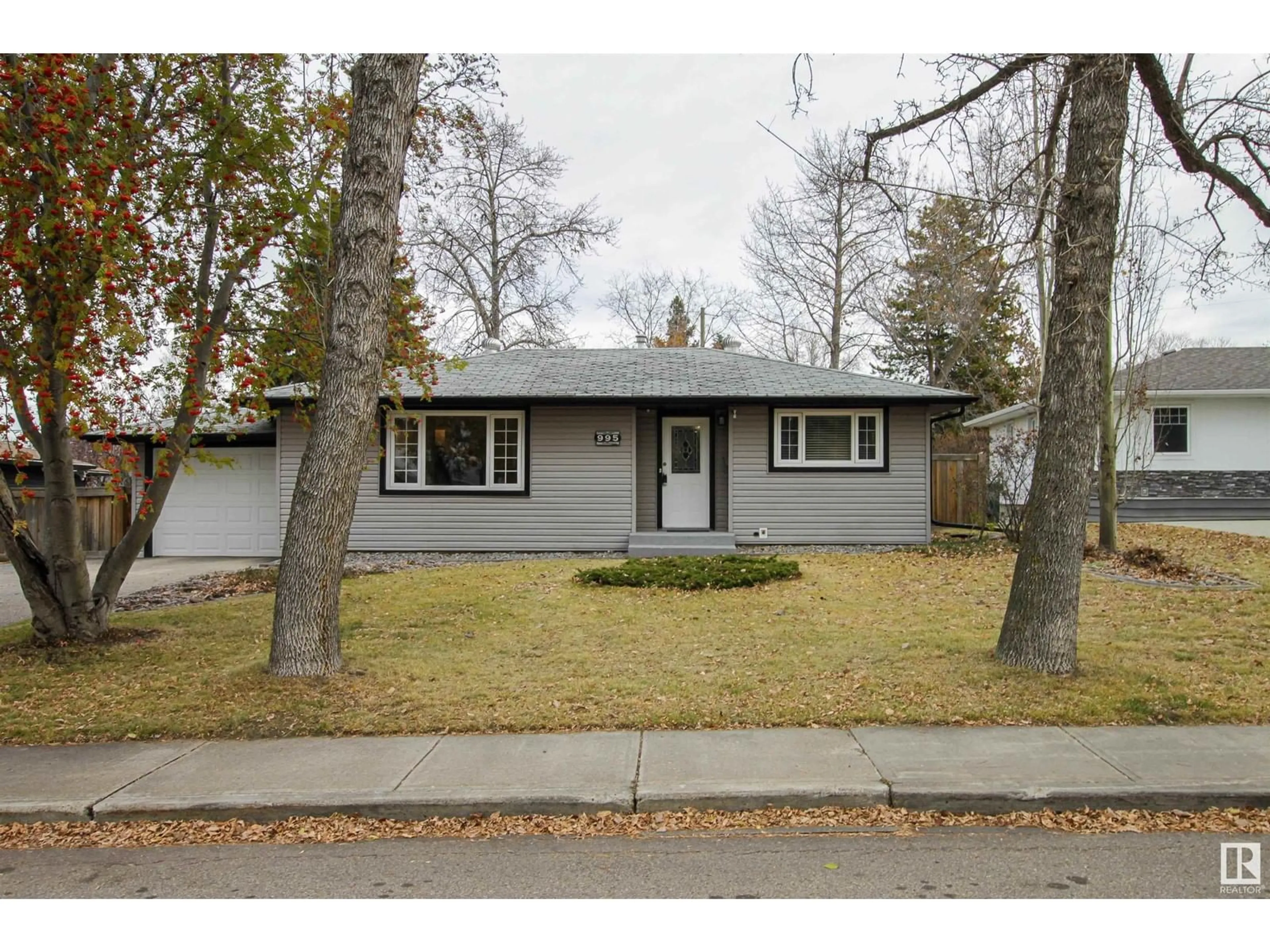 Frontside or backside of a home, the street view for 995 CONIFER ST, Sherwood Park Alberta T8A1N6