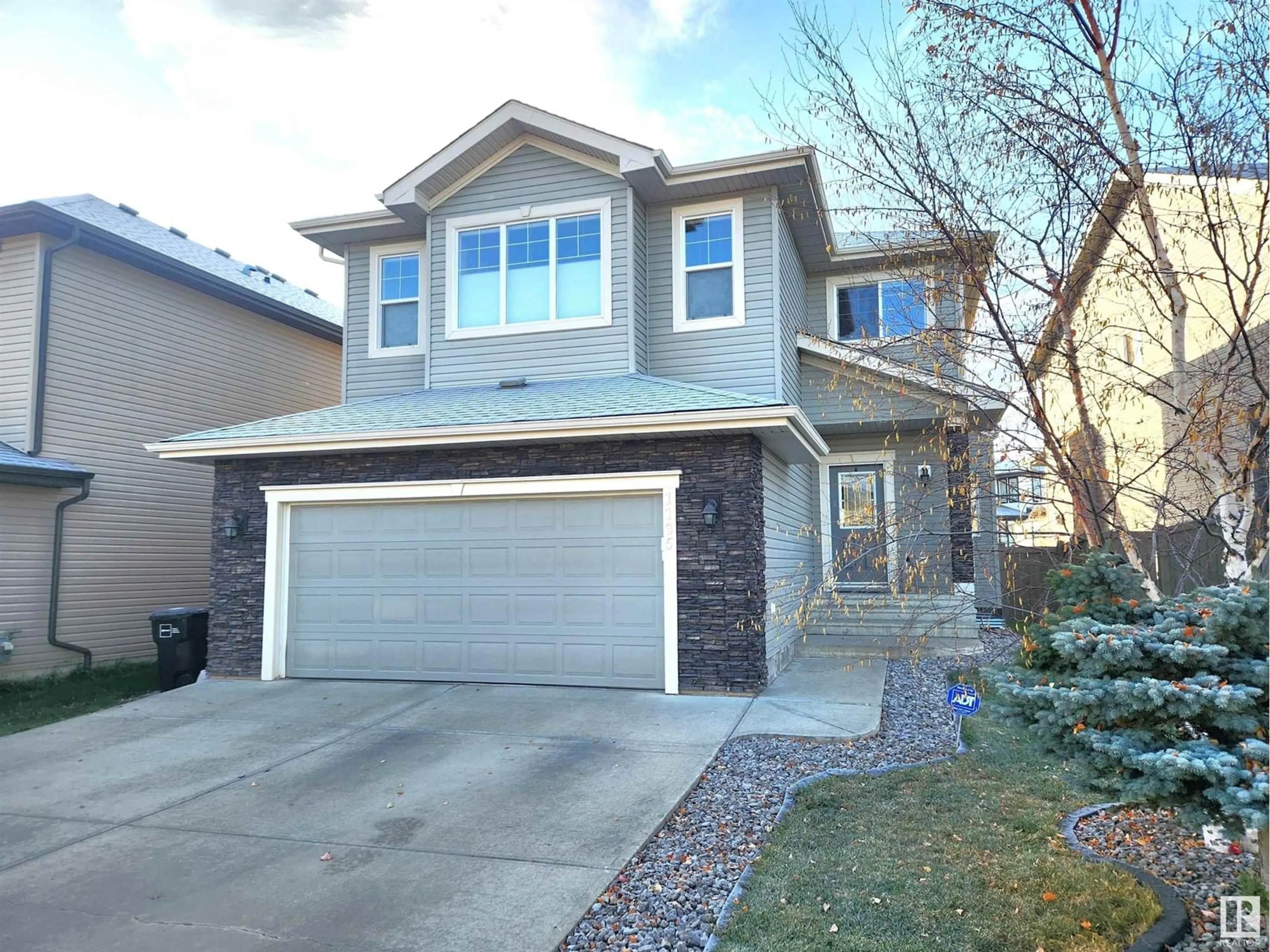 Frontside or backside of a home, the street view for 1135 HAYS DR NW, Edmonton Alberta T6M0M2