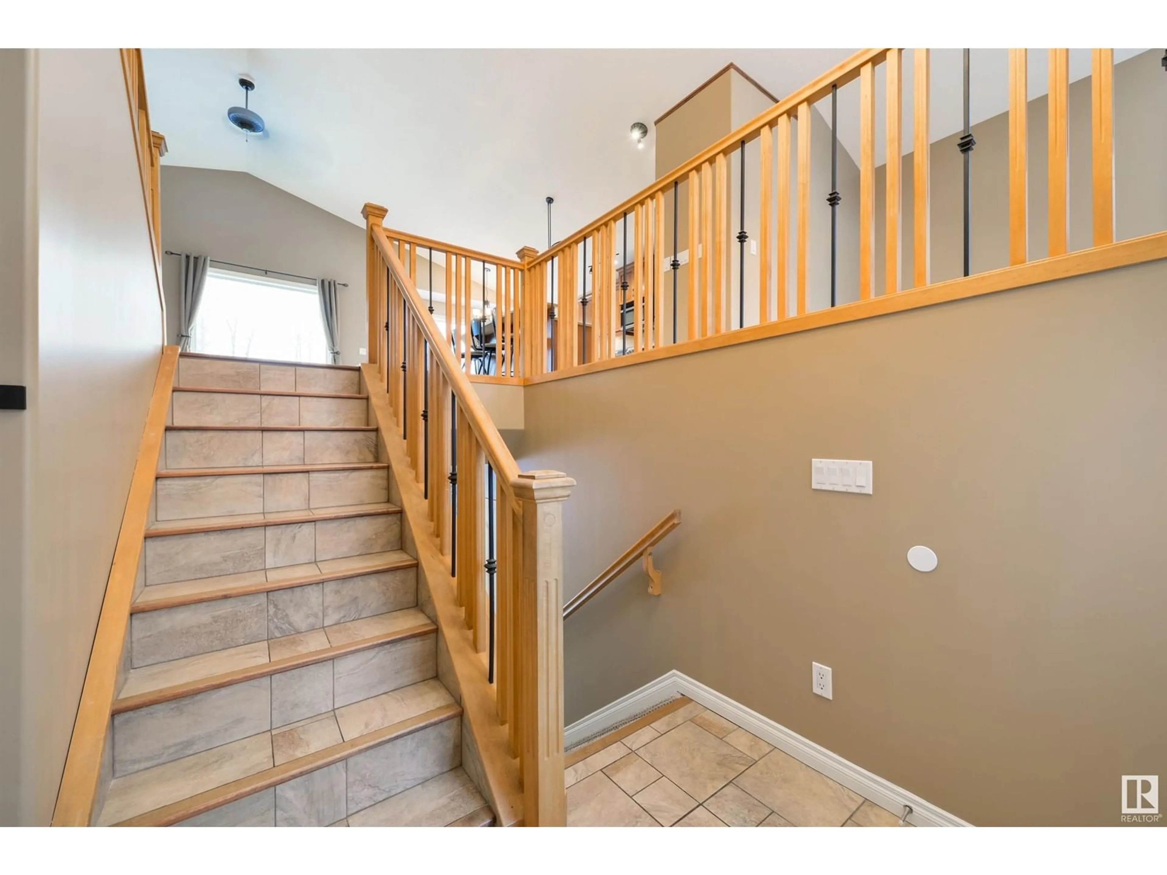 Indoor entryway, wood floors for 231 RGE RD 20, Rural Parkland County Alberta T7Z2V2