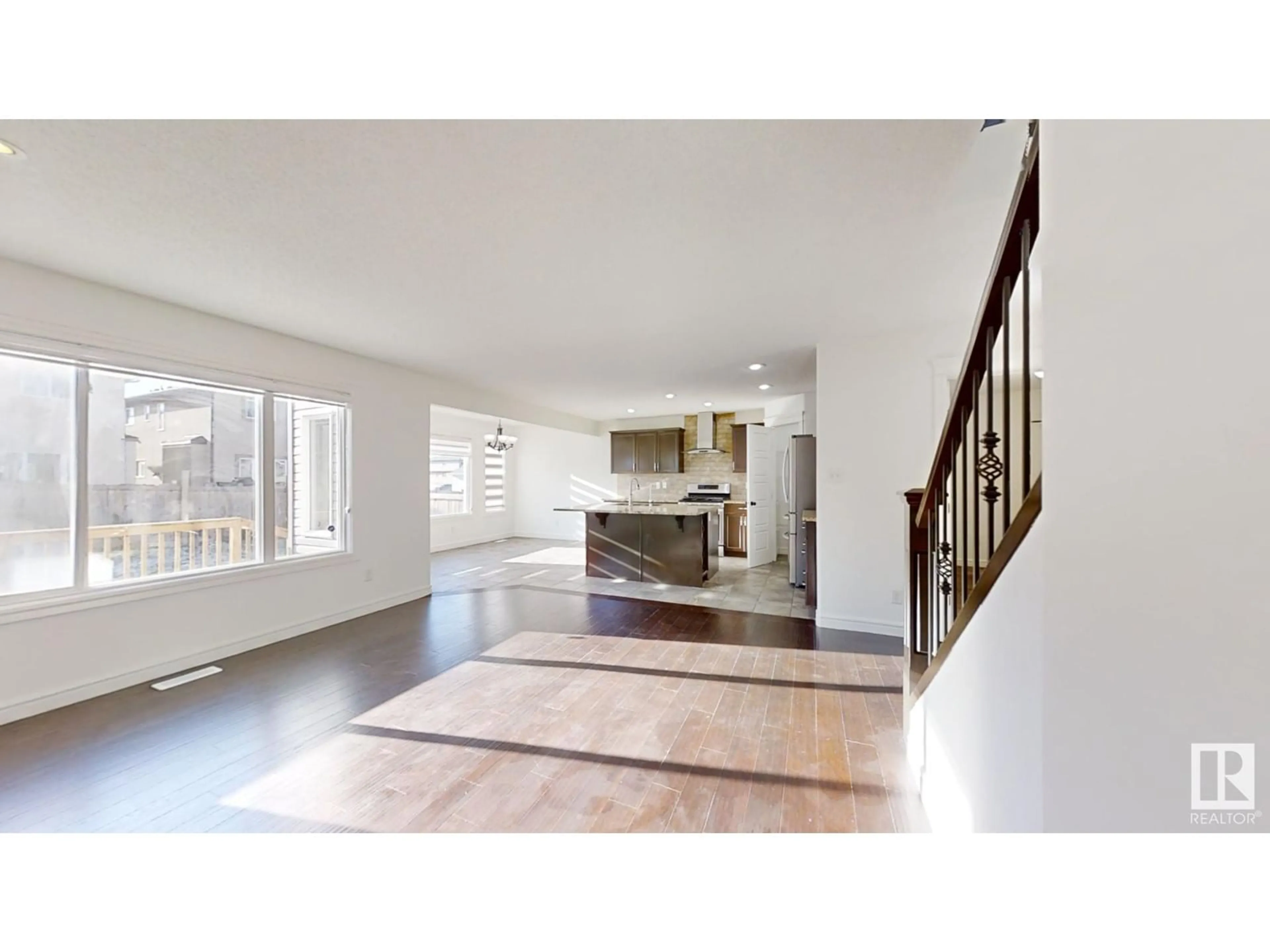 Indoor entryway, wood floors for 3207 13 AV NW, Edmonton Alberta T6T0Z3