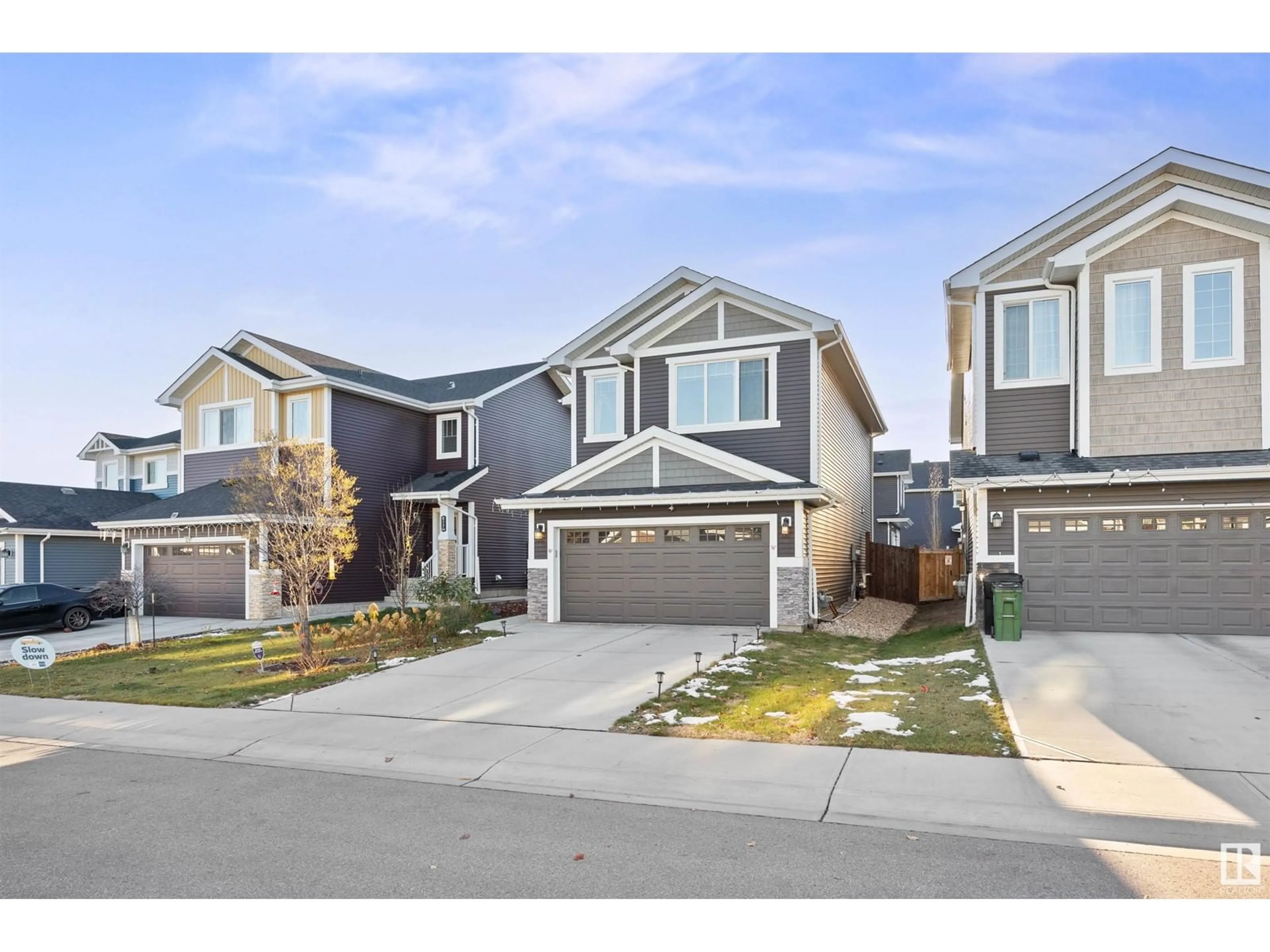 Frontside or backside of a home, the street view for 819 EBBERS CR NW, Edmonton Alberta T5Y3V2