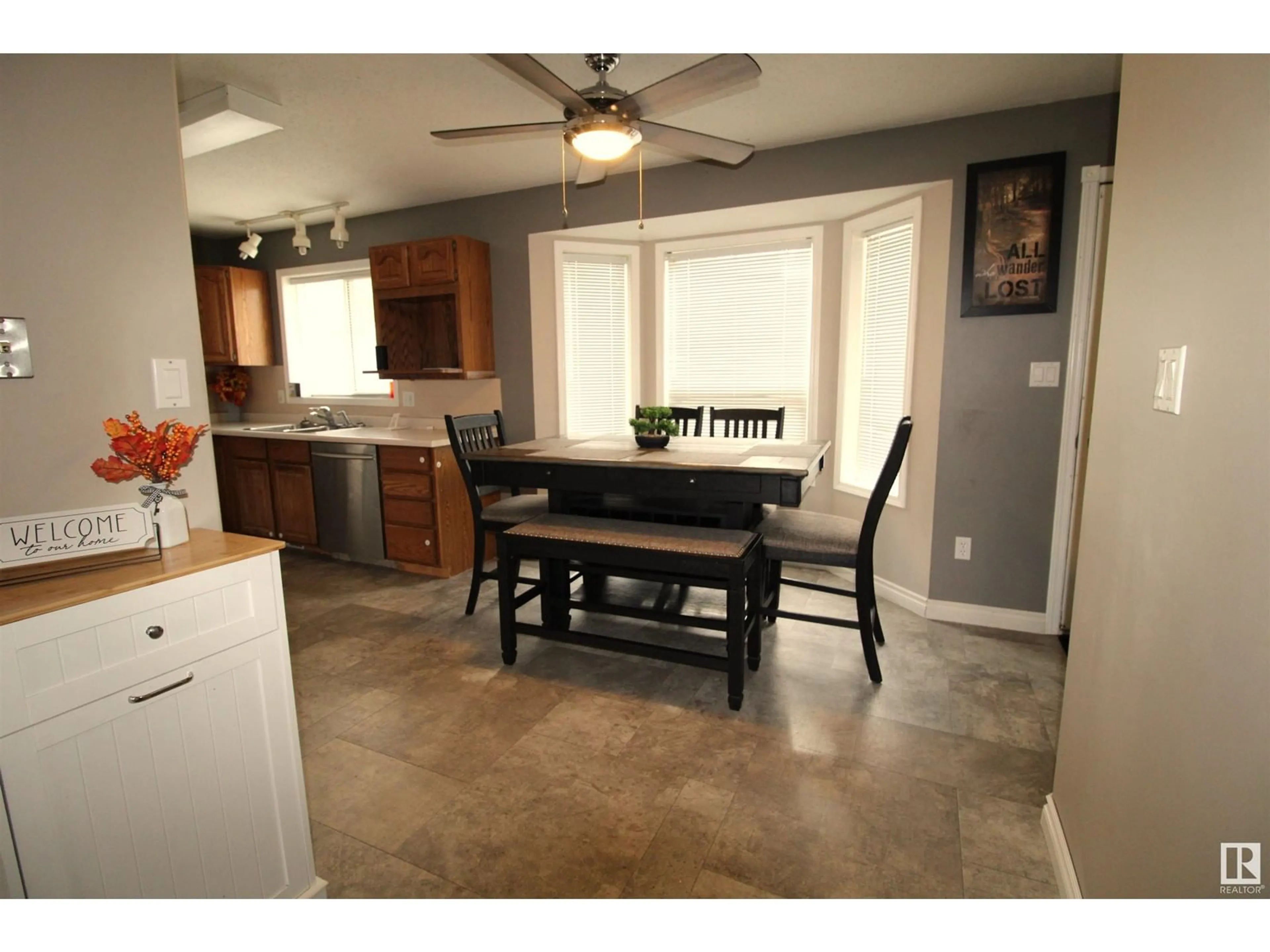 Open concept kitchen for 5321 53 AV, St. Paul Town Alberta T0A3A1