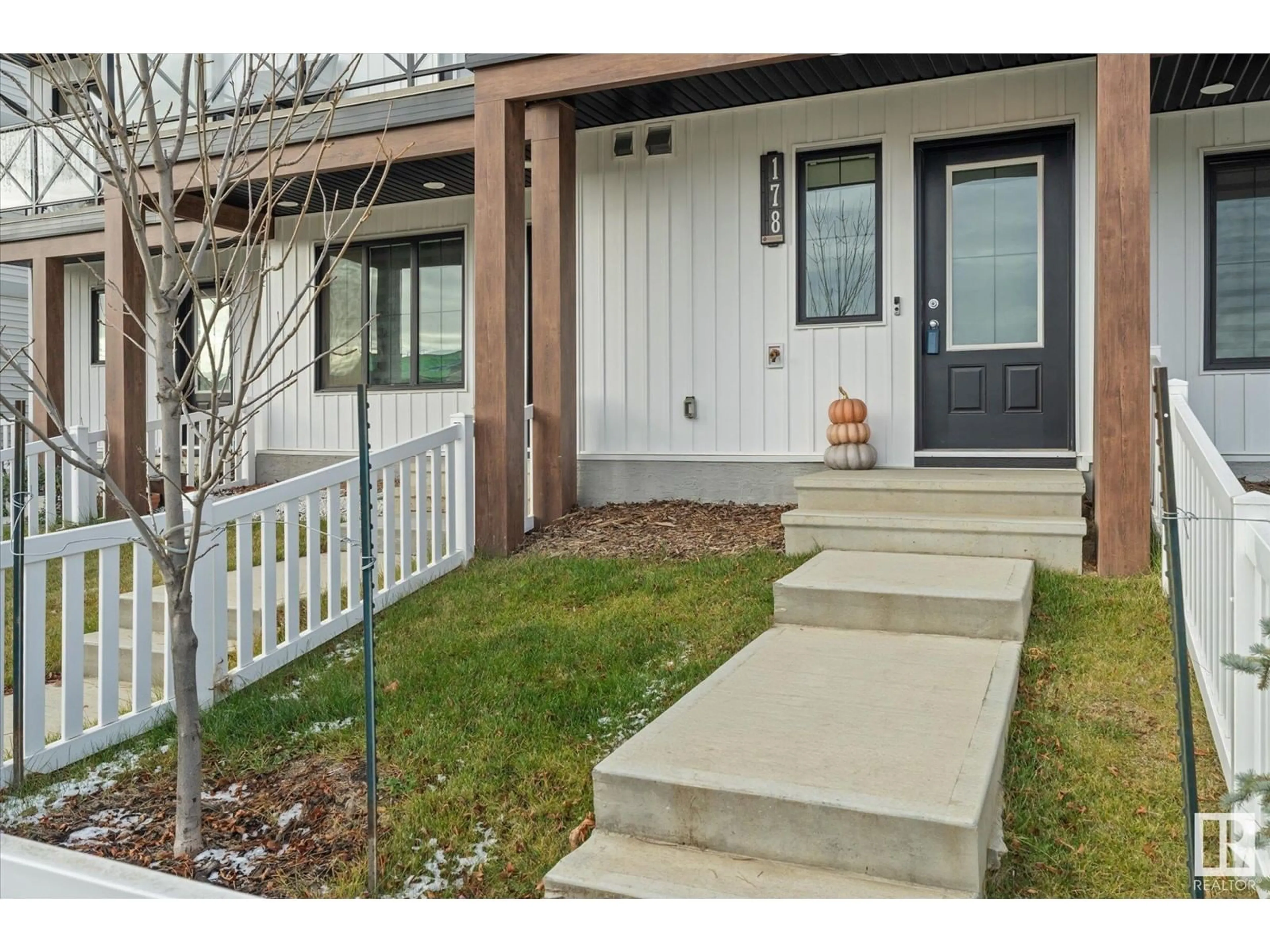 Indoor entryway for 178 SECORD DR NW, Edmonton Alberta T5T7T6