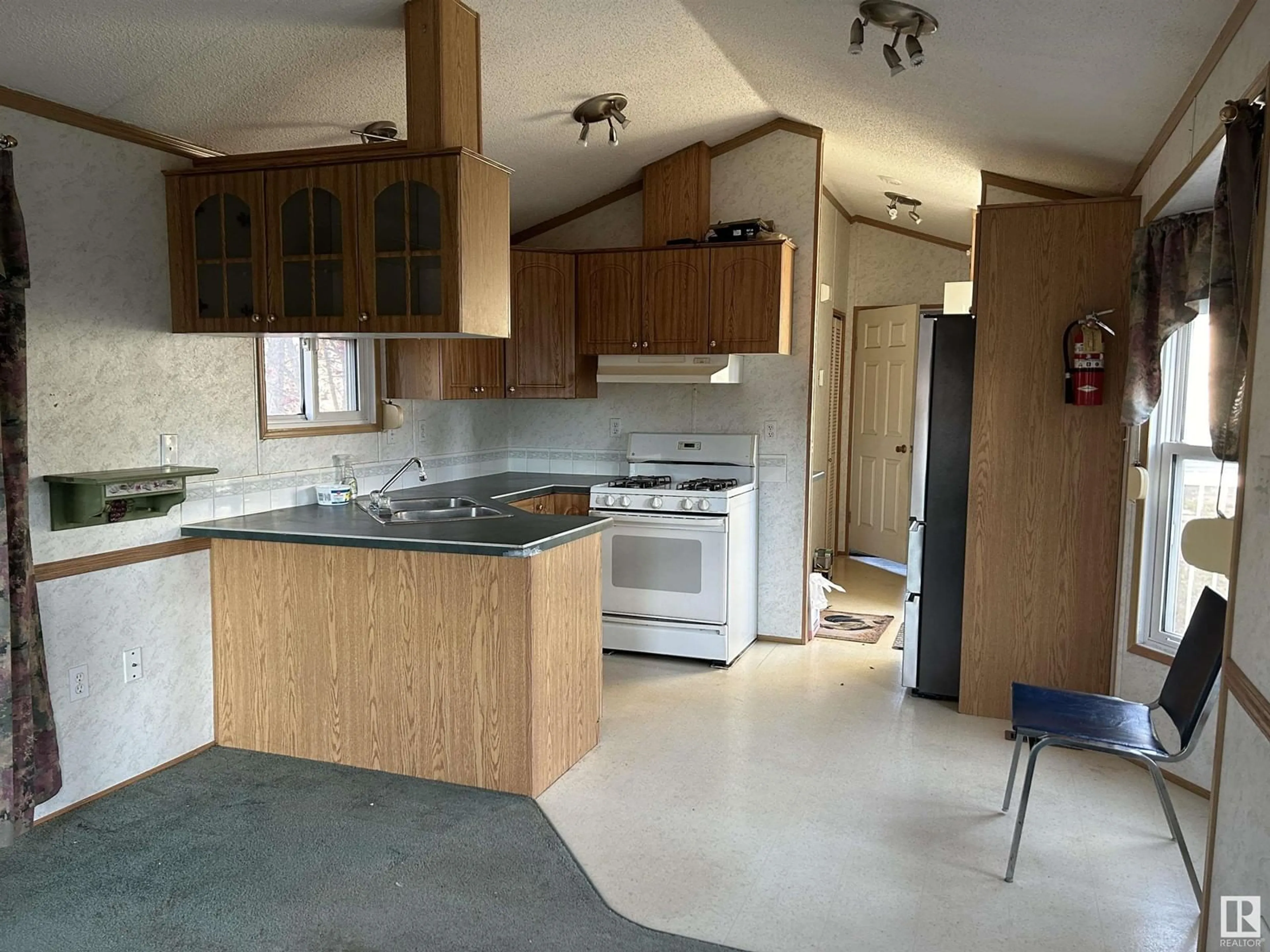 Kitchen, wood floors, cottage for 5026 50 AV, Warspite Alberta T0A2N0