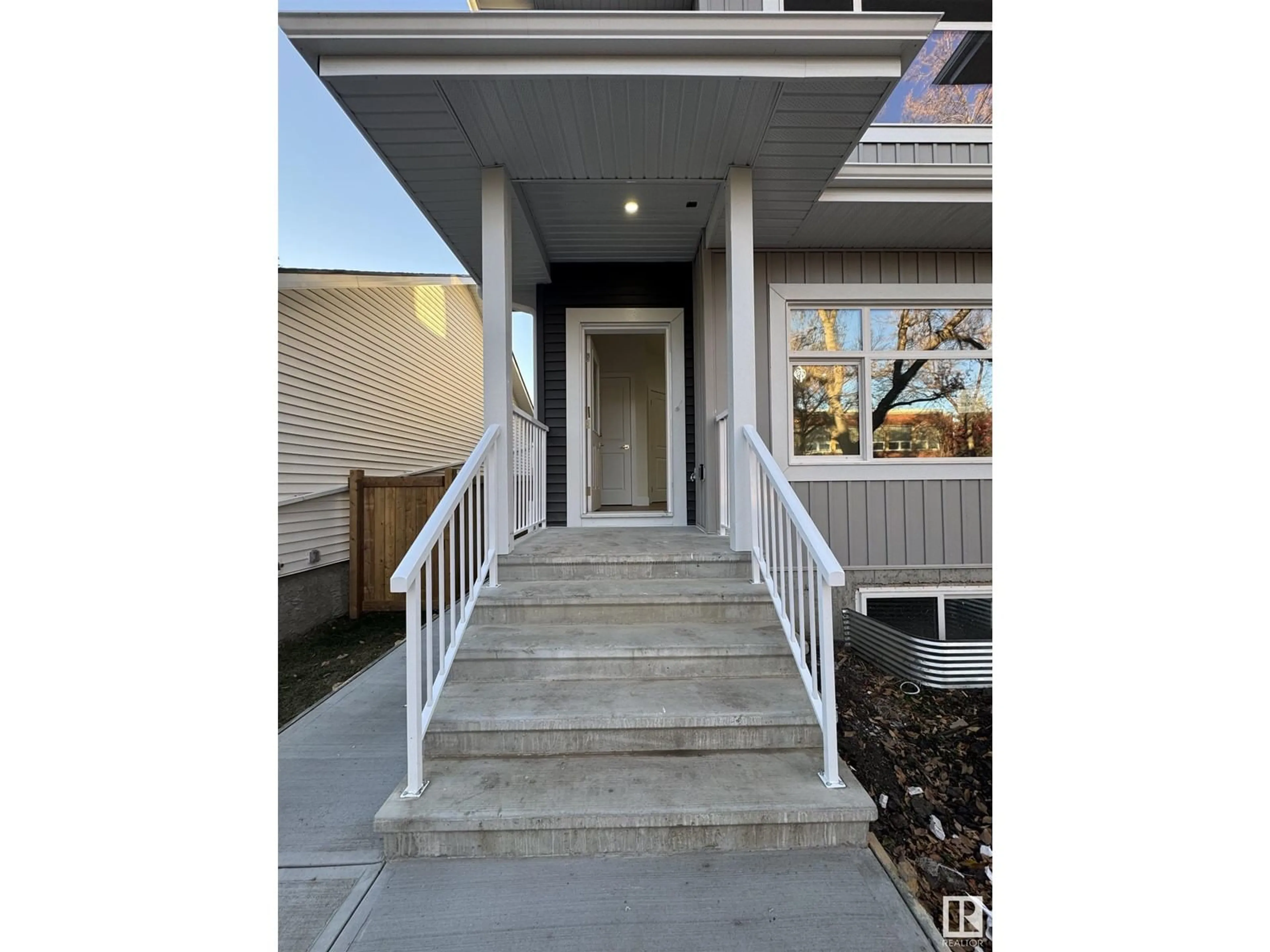 Indoor entryway, wood floors for 9330 89 ST NW NW, Edmonton Alberta T6C3L2