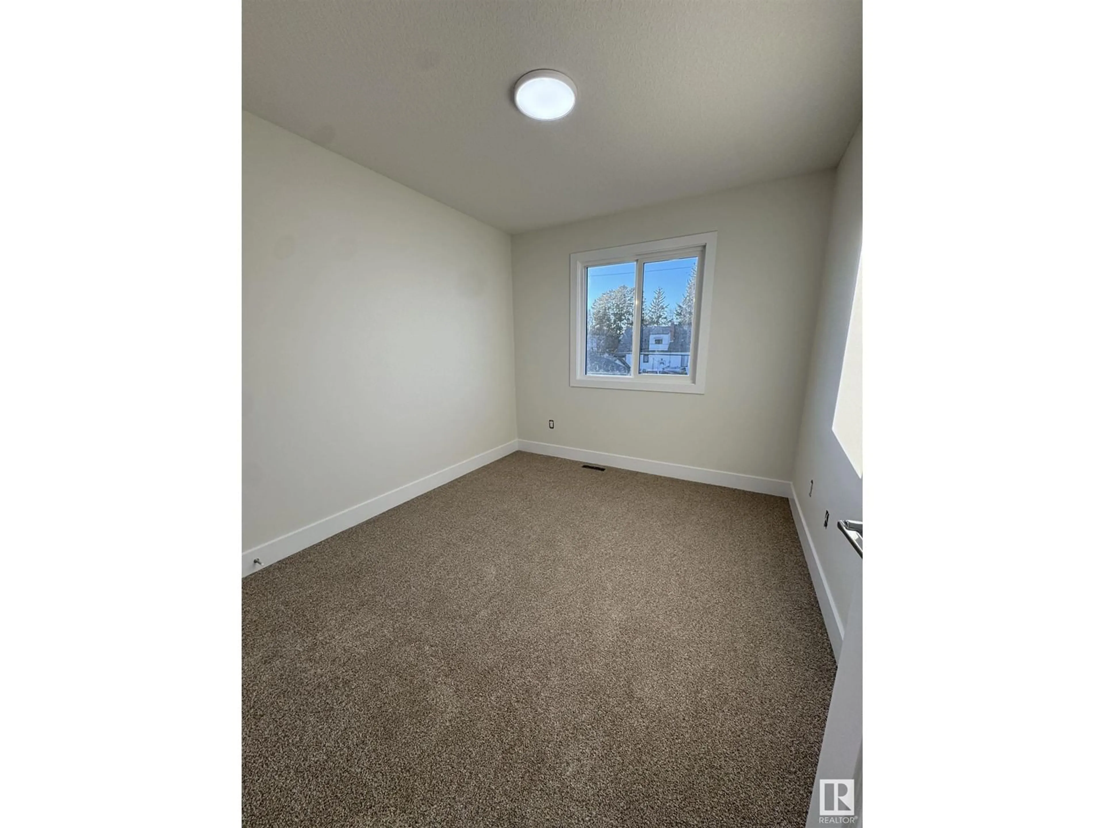 A pic of a room for 9330 89 ST NW, Edmonton Alberta T6C3L2