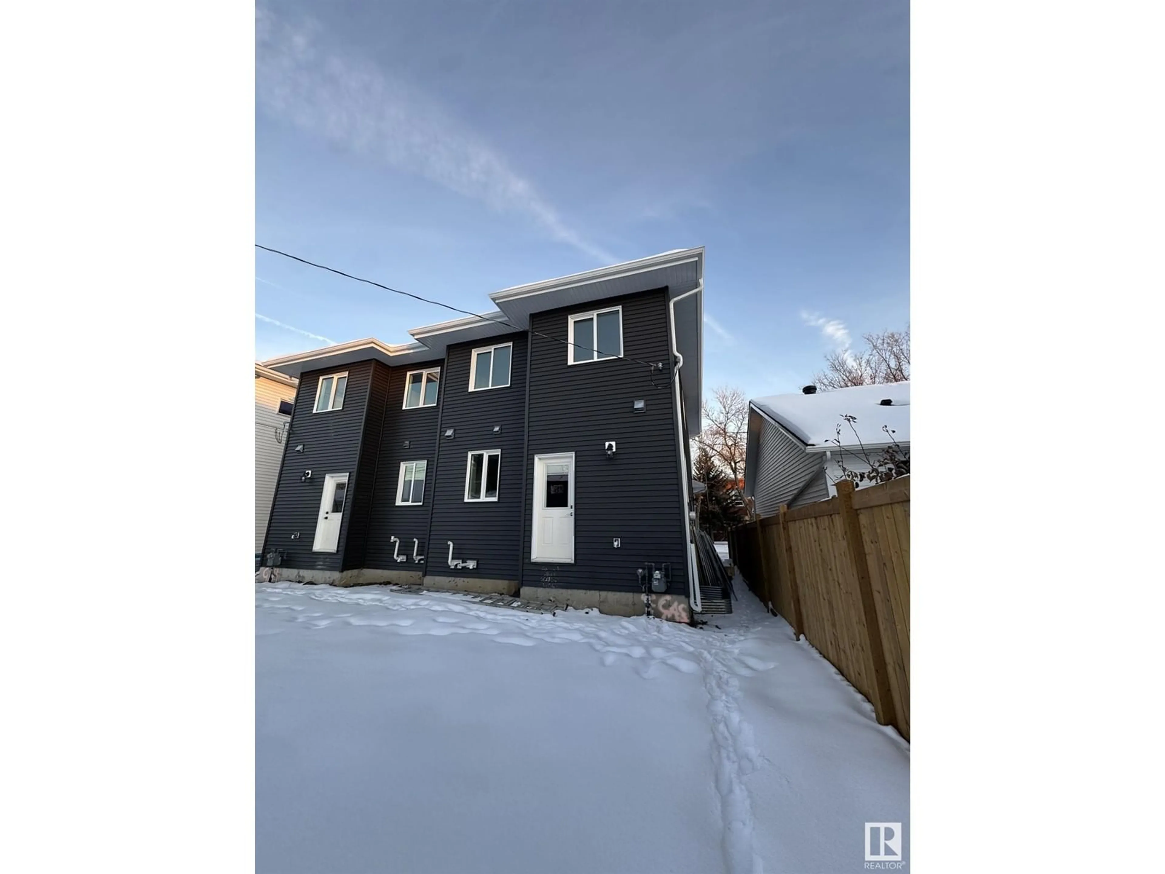 A pic from outside/outdoor area/front of a property/back of a property/a pic from drone, street for 9330 89 ST NW, Edmonton Alberta T6C3L2