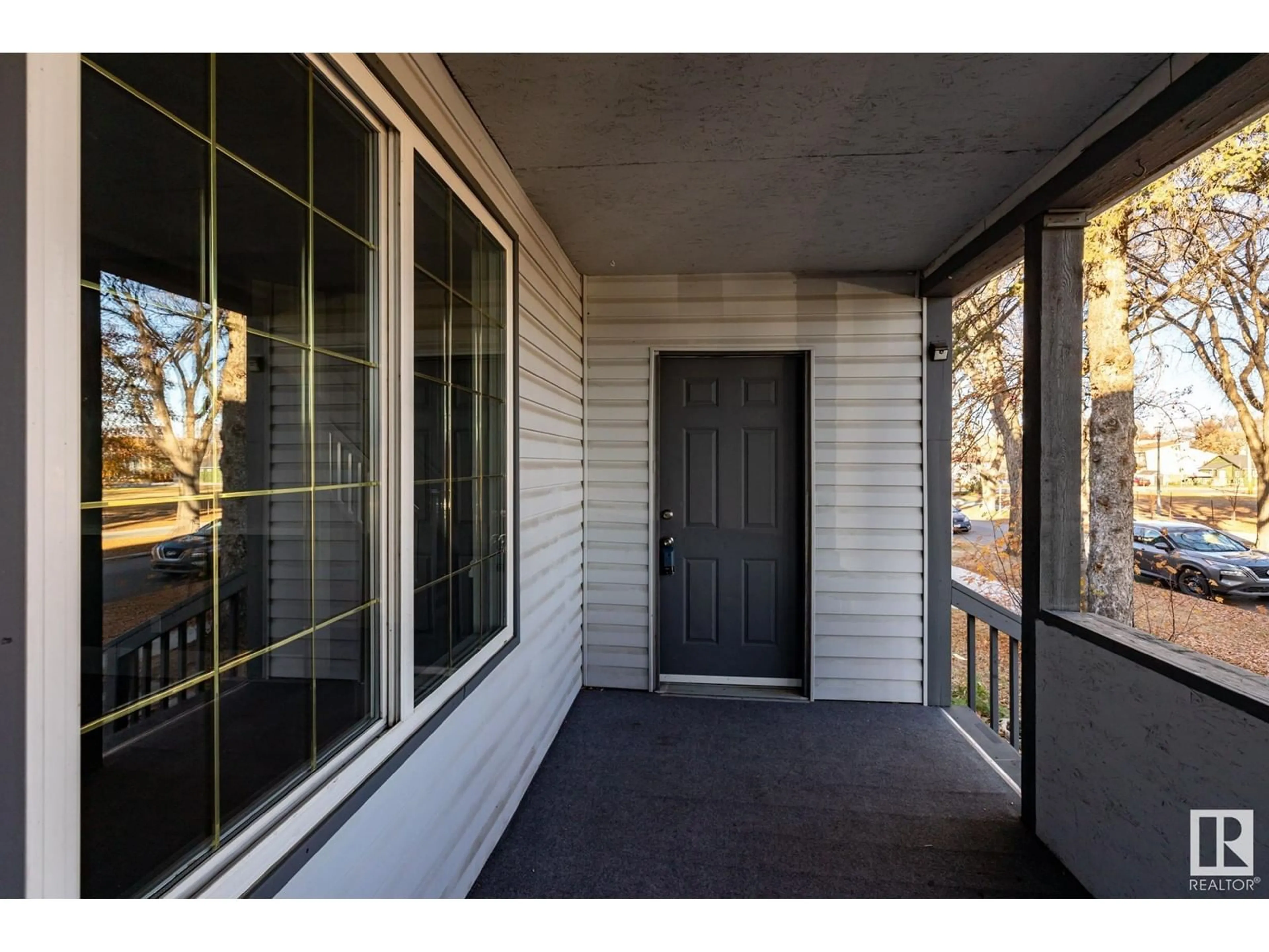 Indoor entryway for 11830 78 ST NW, Edmonton Alberta T5B2J4