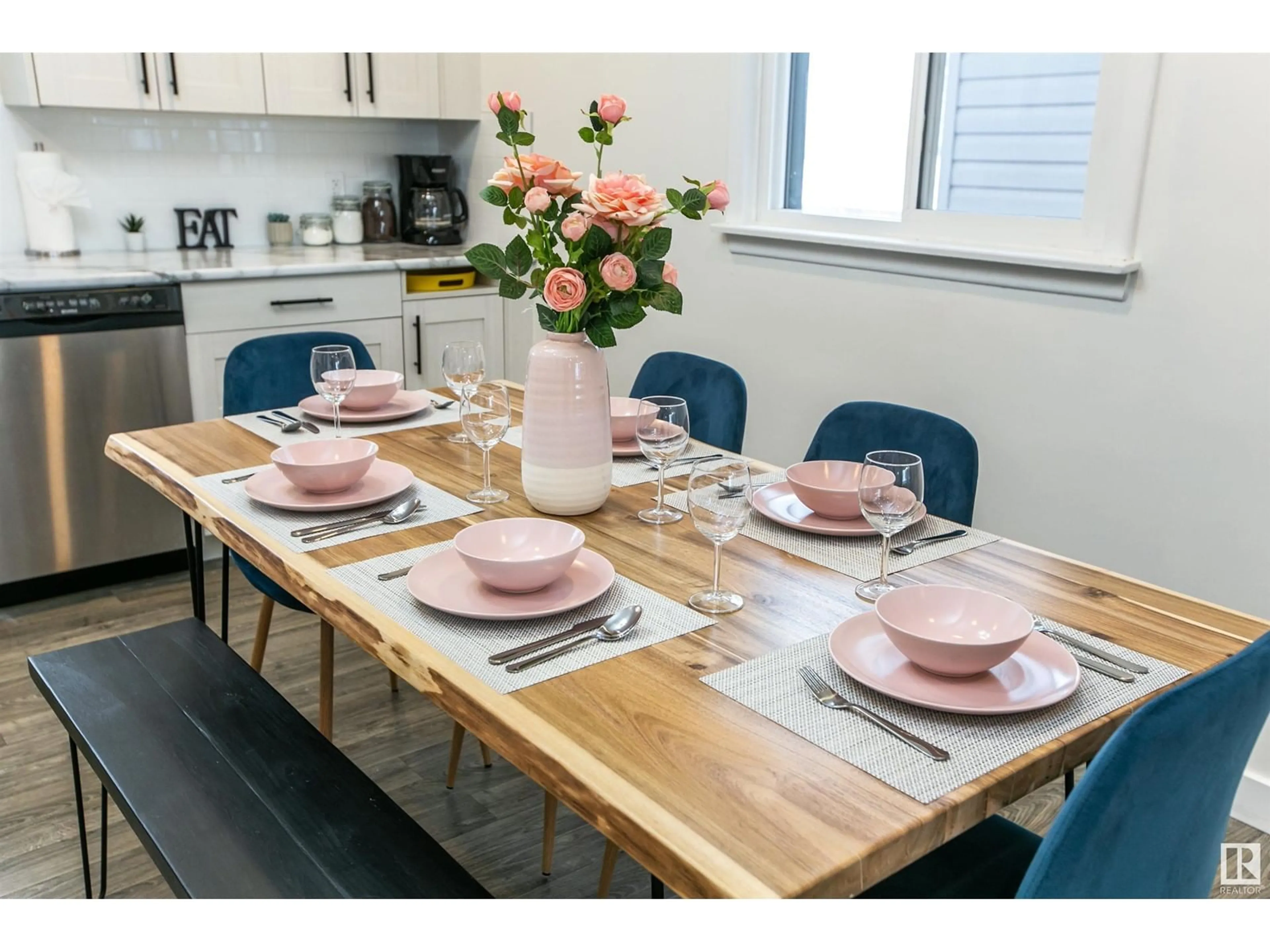 Dining room, wood floors, cottage for 10543 128 AV NW, Edmonton Alberta T5E0J2