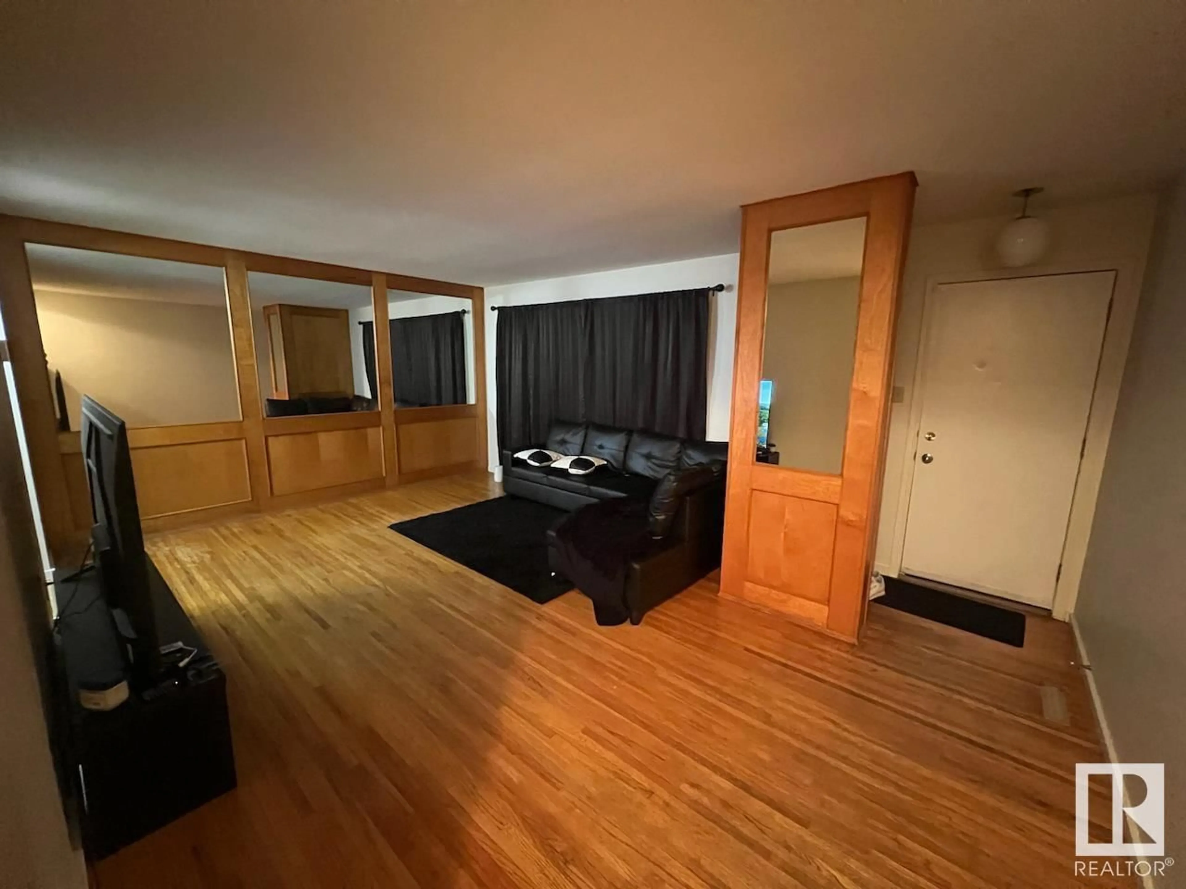 A pic of a room, wood floors for 8223 133A AV NW, Edmonton Alberta T5E1G1