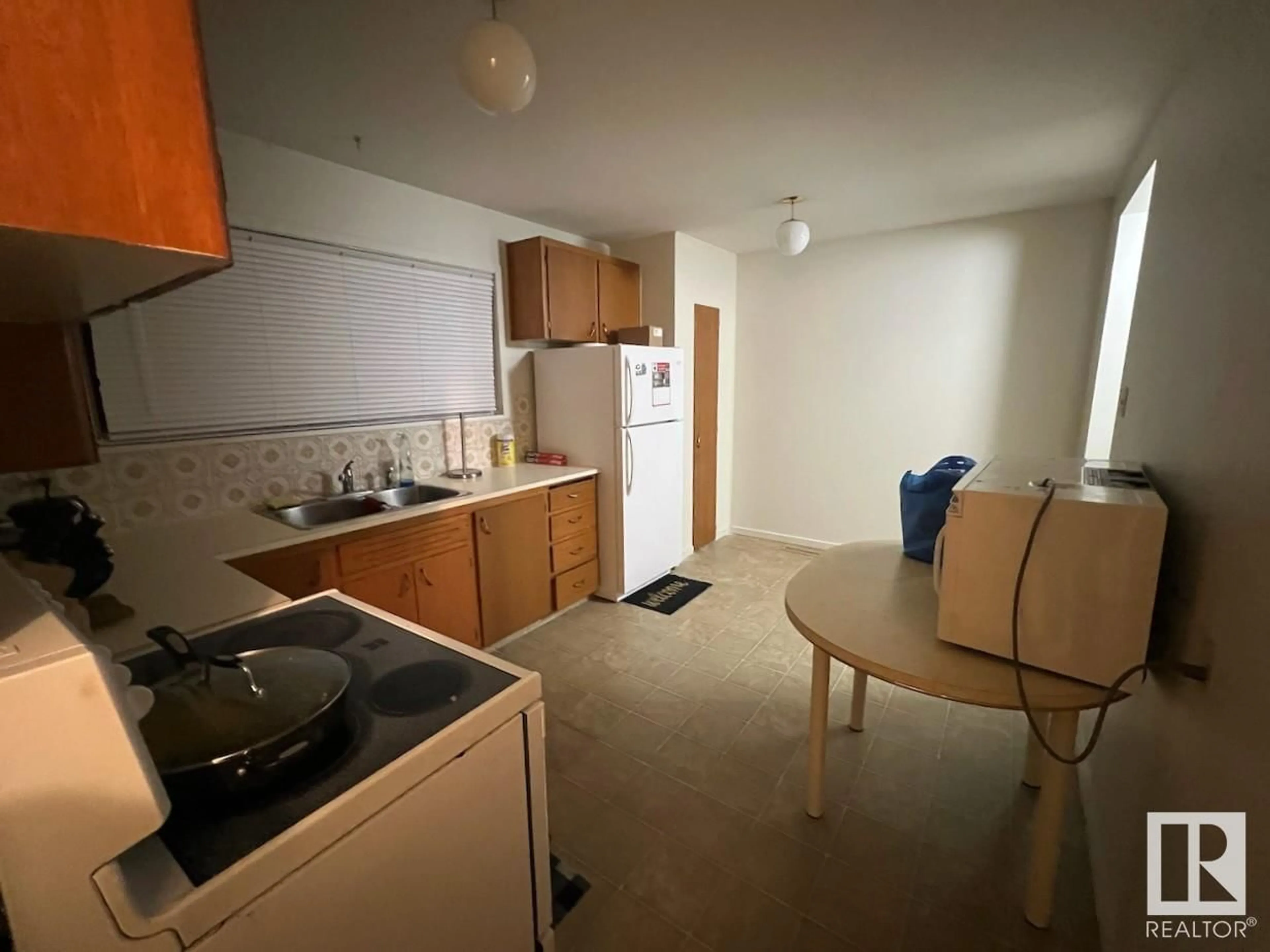 Standard kitchen, cottage for 8223 133A AV NW, Edmonton Alberta T5E1G1