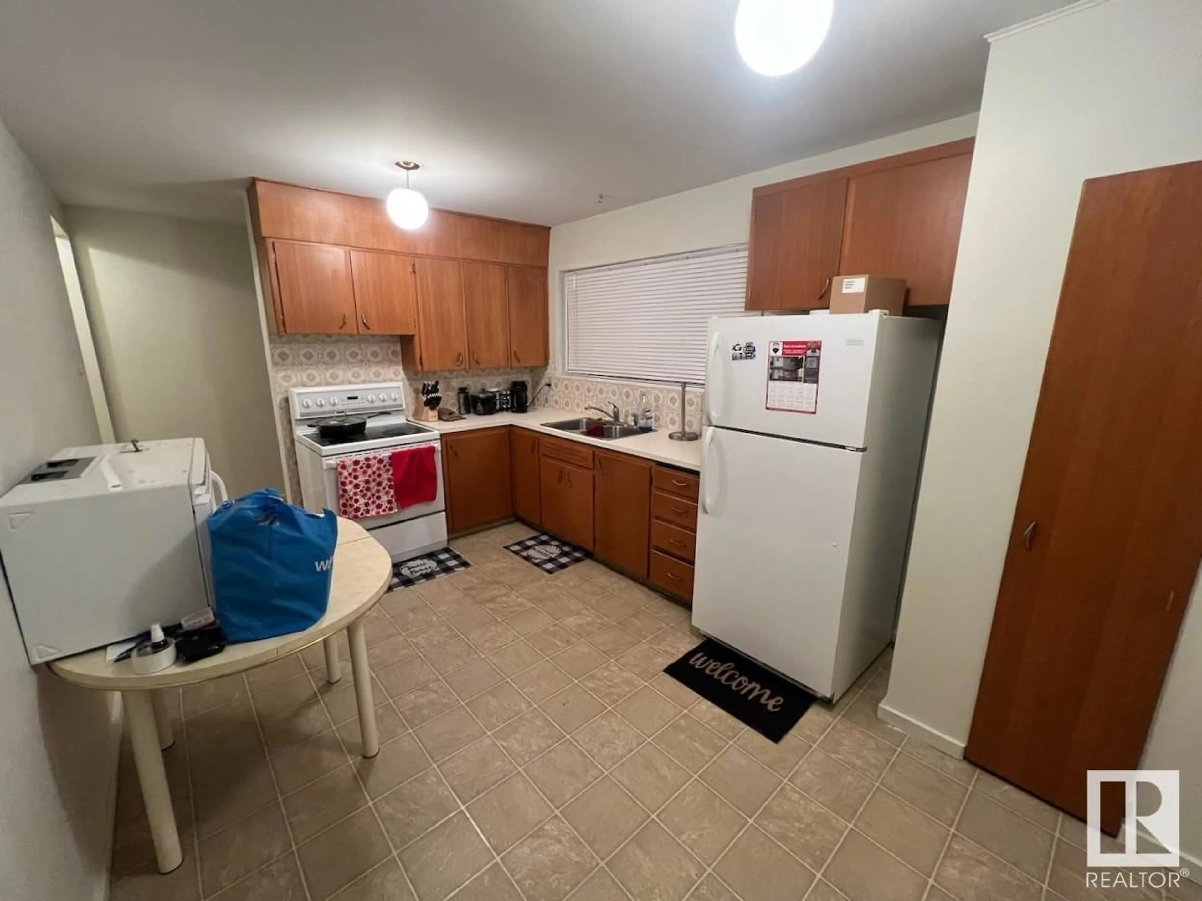 Standard kitchen, unknown floor, cottage for 8223 133A AV NW, Edmonton Alberta T5E1G1