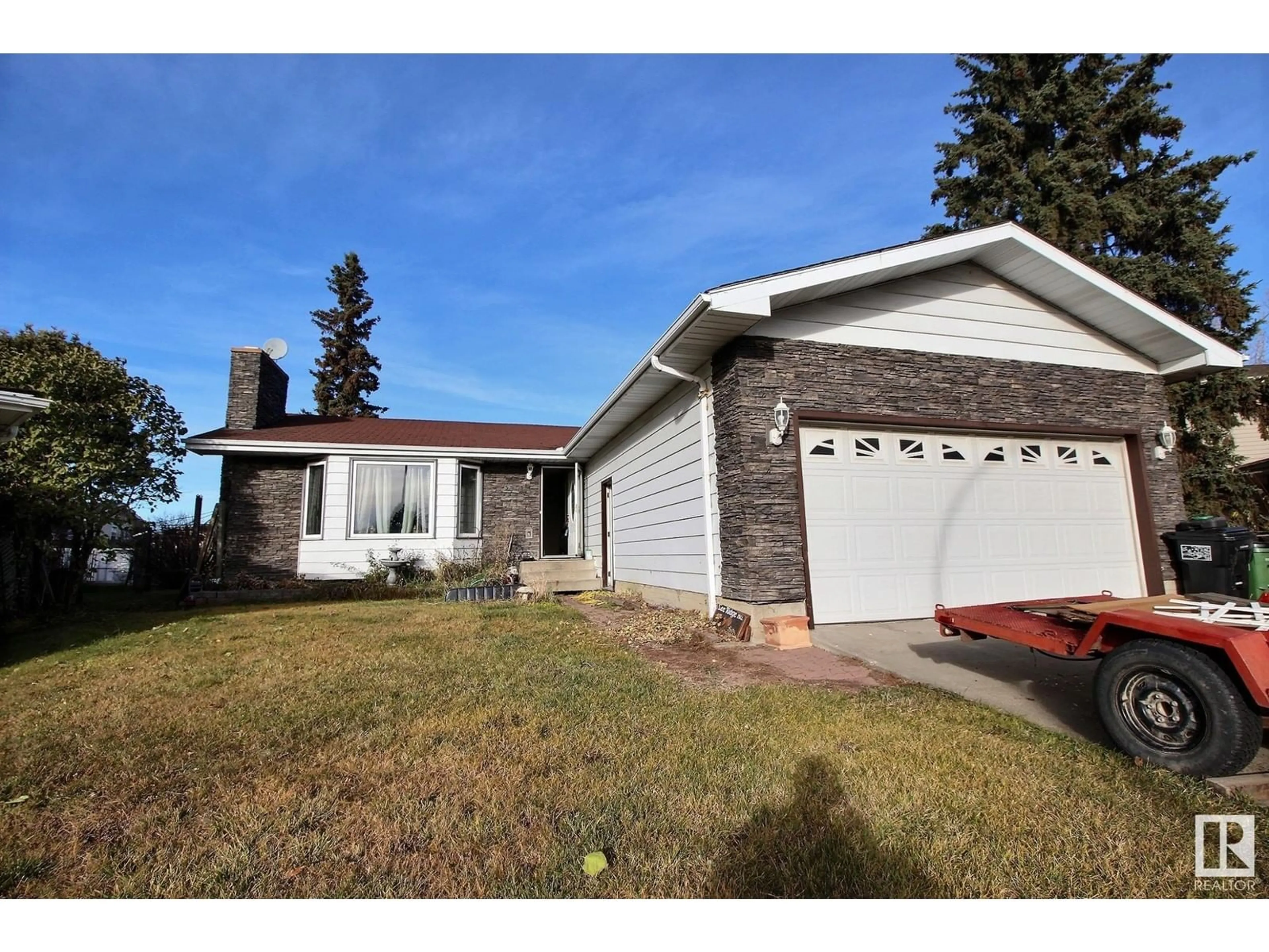 Frontside or backside of a home for 319 LEE RIDGE RD NW, Edmonton Alberta T6K0N5