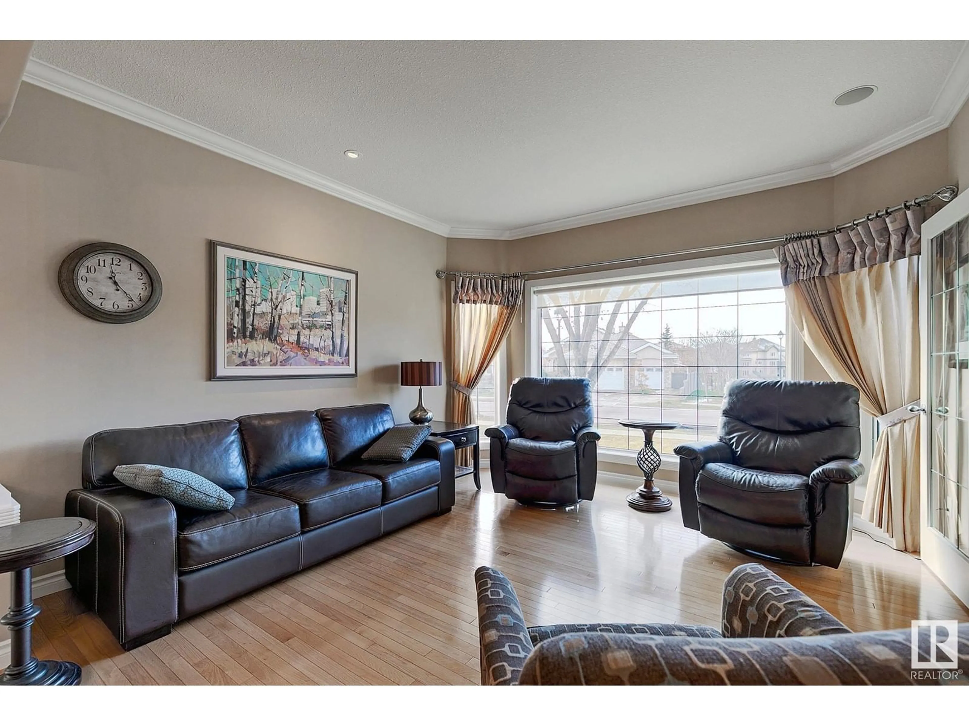 Living room, wood floors for 211 DARLINGTON CR NW, Edmonton Alberta T6M2T2