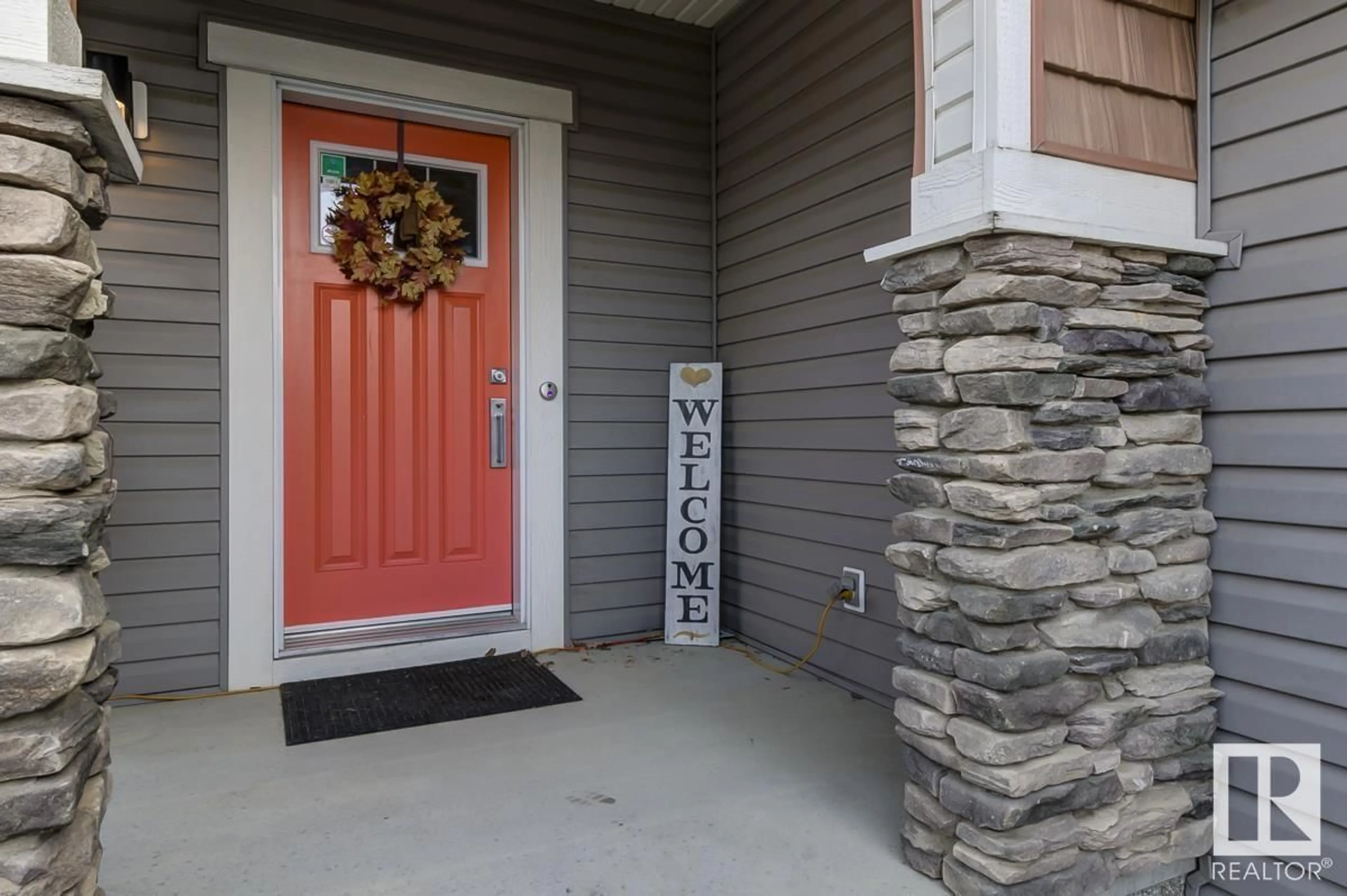 Indoor entryway, cement floor for 20632 131 AV NW, Edmonton Alberta T5S0J3