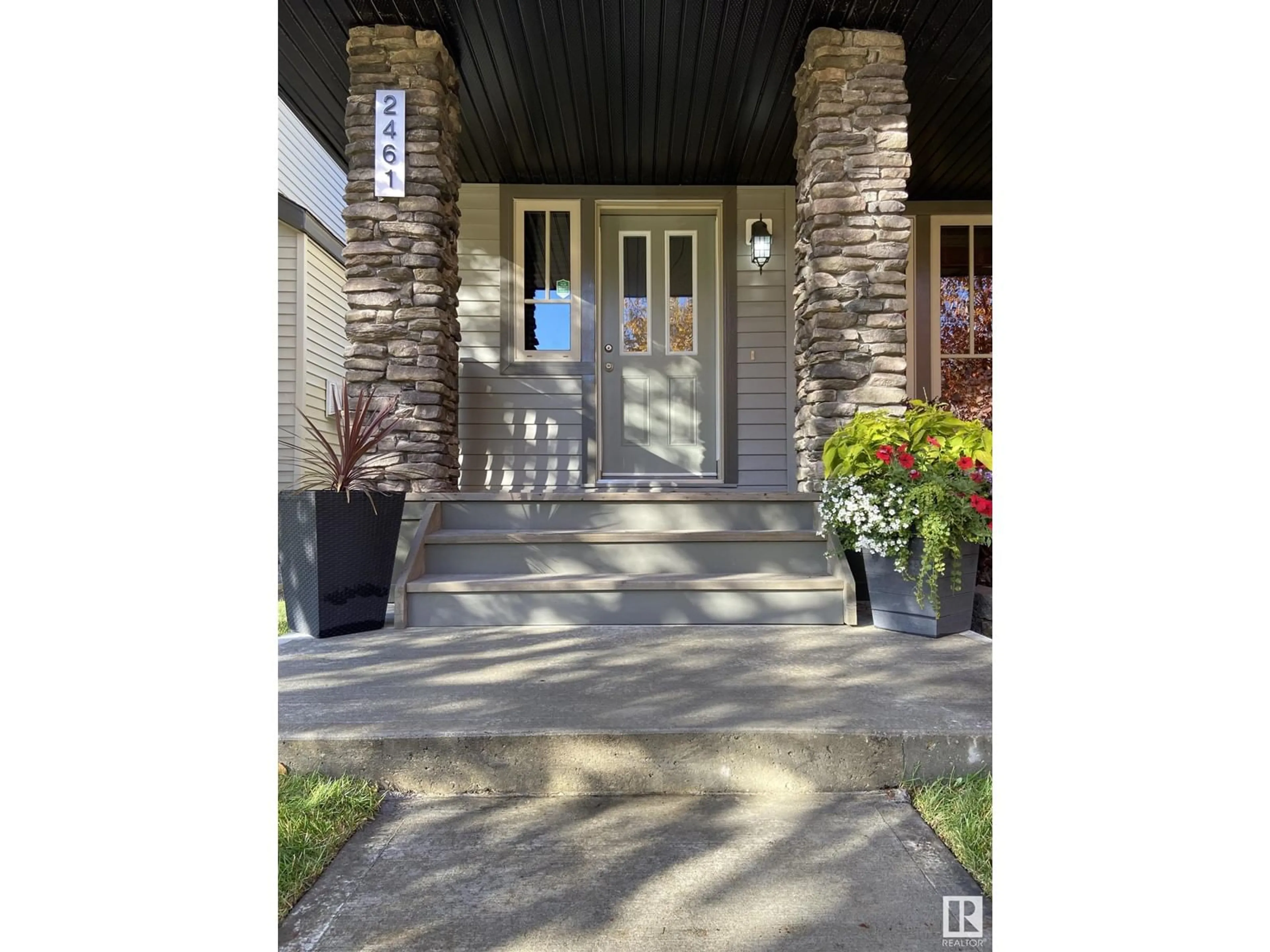 Indoor entryway, cement floor for 2461 AUSTIN CR SW, Edmonton Alberta T6W0L4