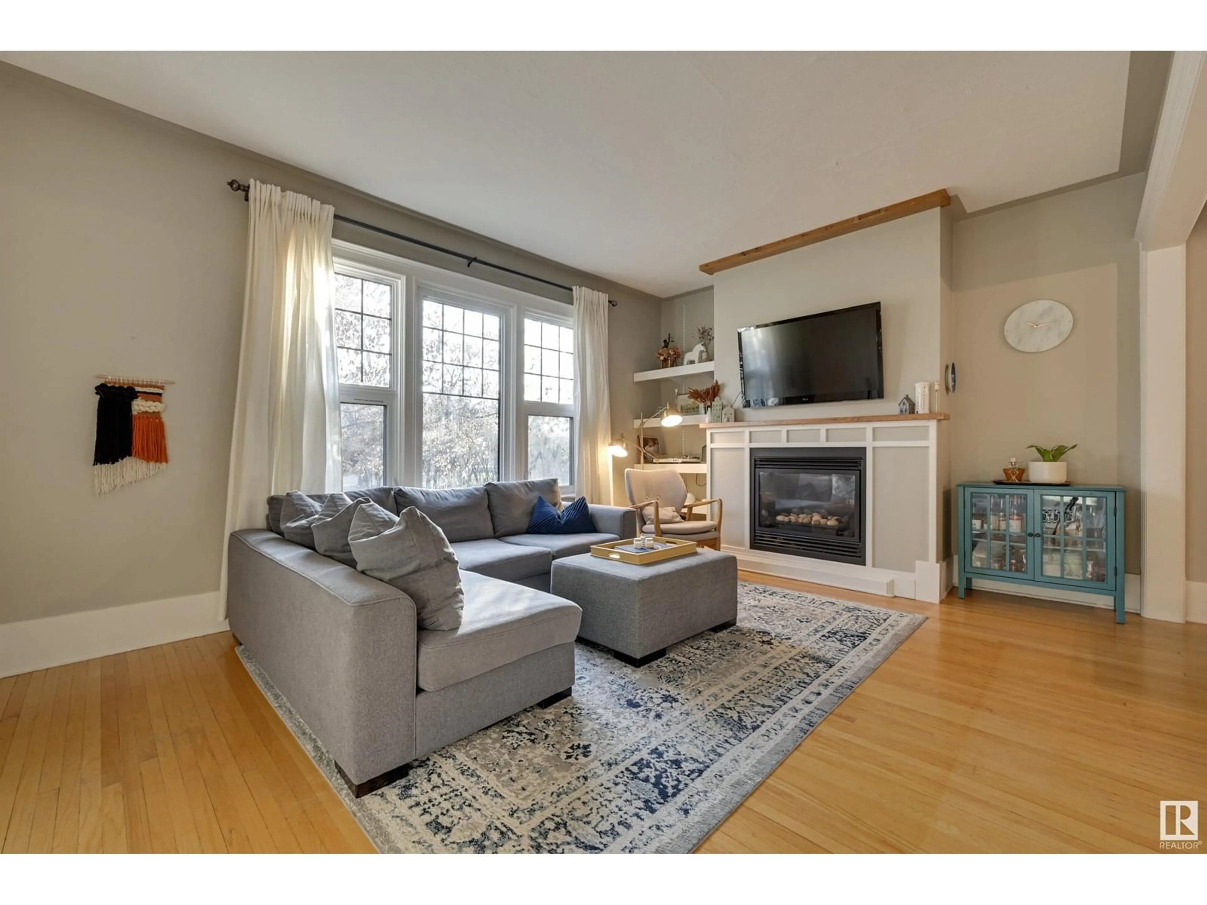 Living room, wood floors for 10526 127 ST NW, Edmonton Alberta T5N1V9