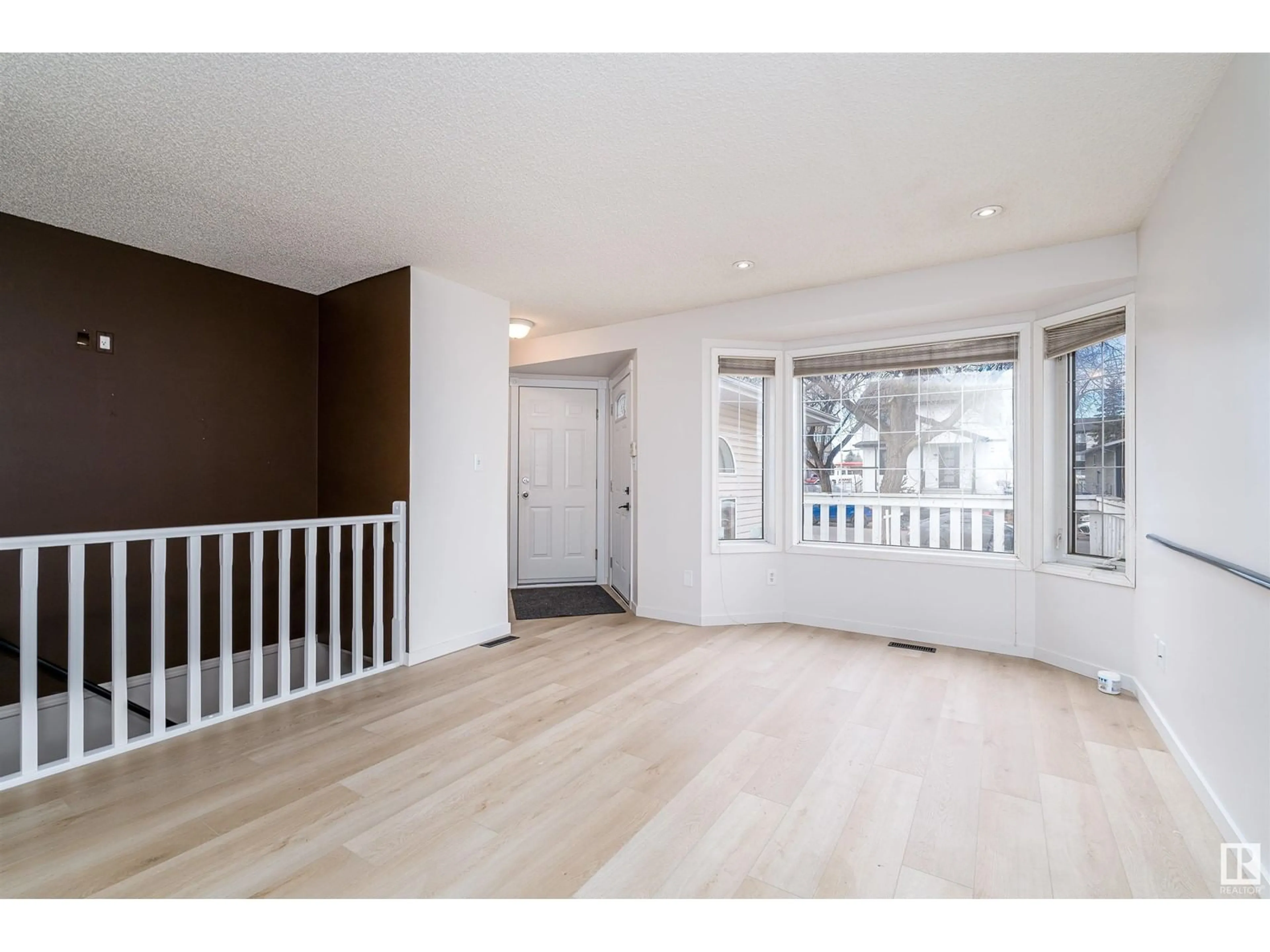 Indoor entryway, wood floors for 9519 155 ST NW, Edmonton Alberta T5P2K3