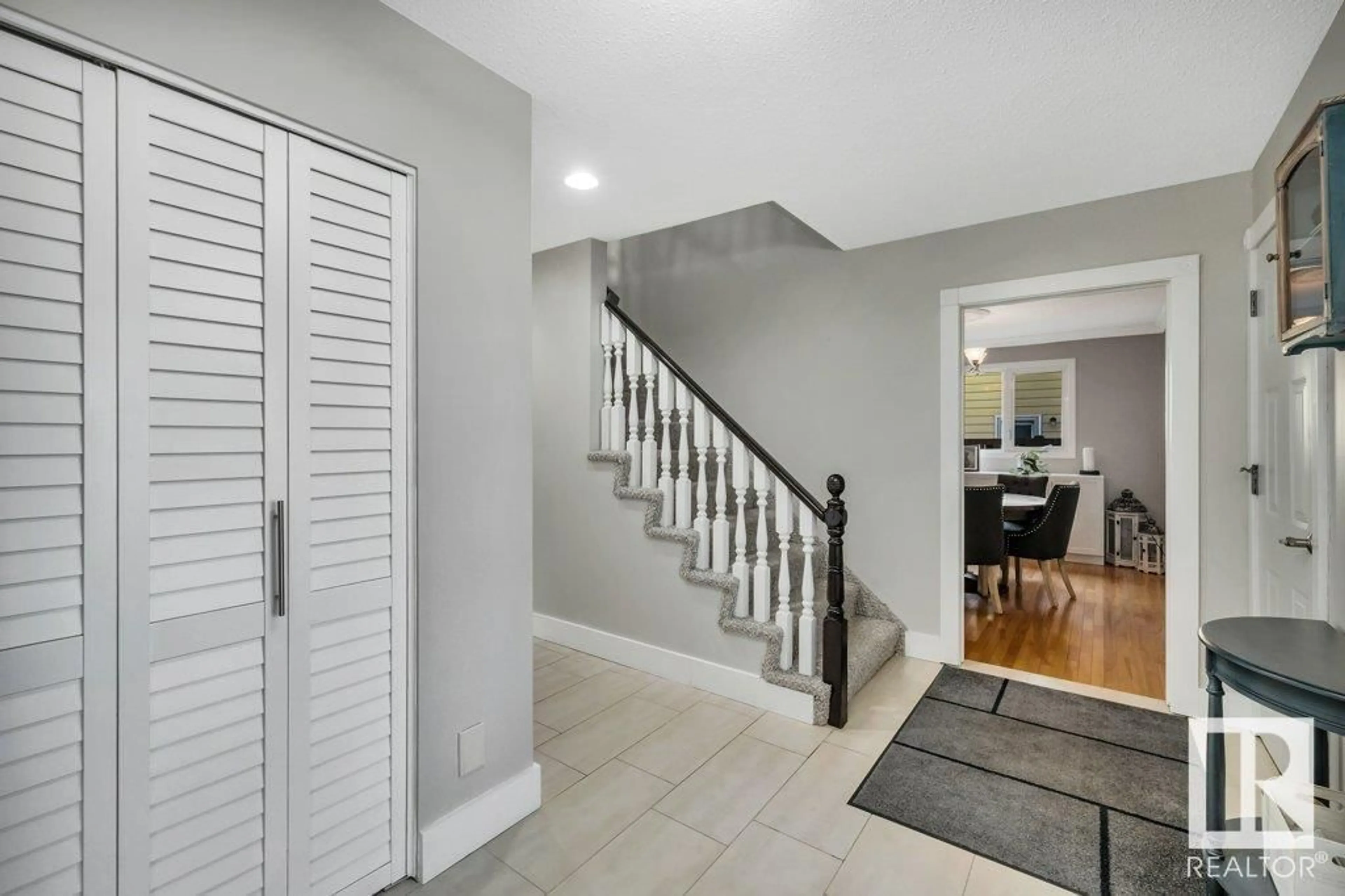 Indoor entryway, wood floors for 16 Westridge CR NW, Edmonton Alberta T5T1C6