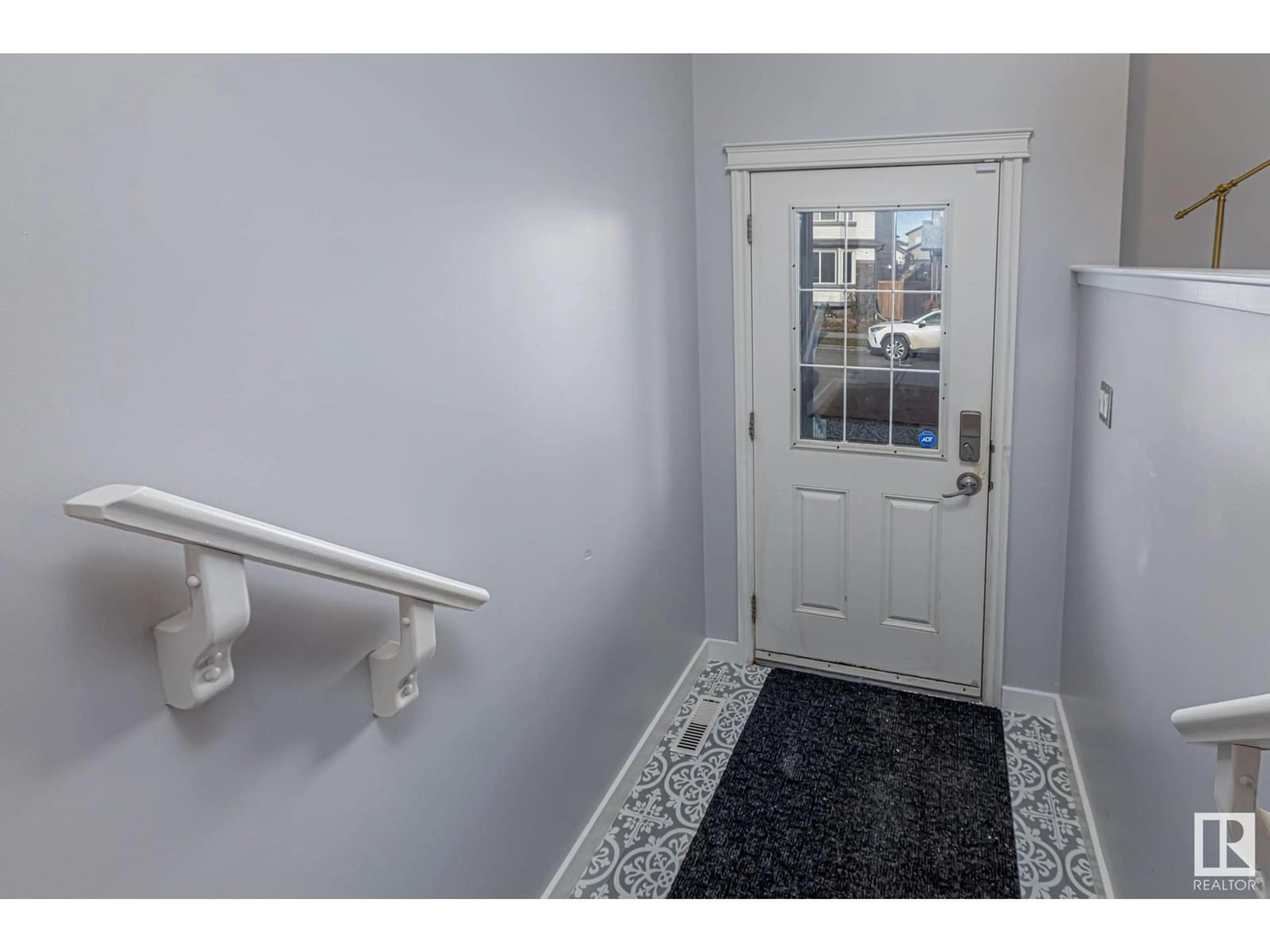 Indoor entryway, unknown floor for 1543 35 AV NW, Edmonton Alberta T6T0M9