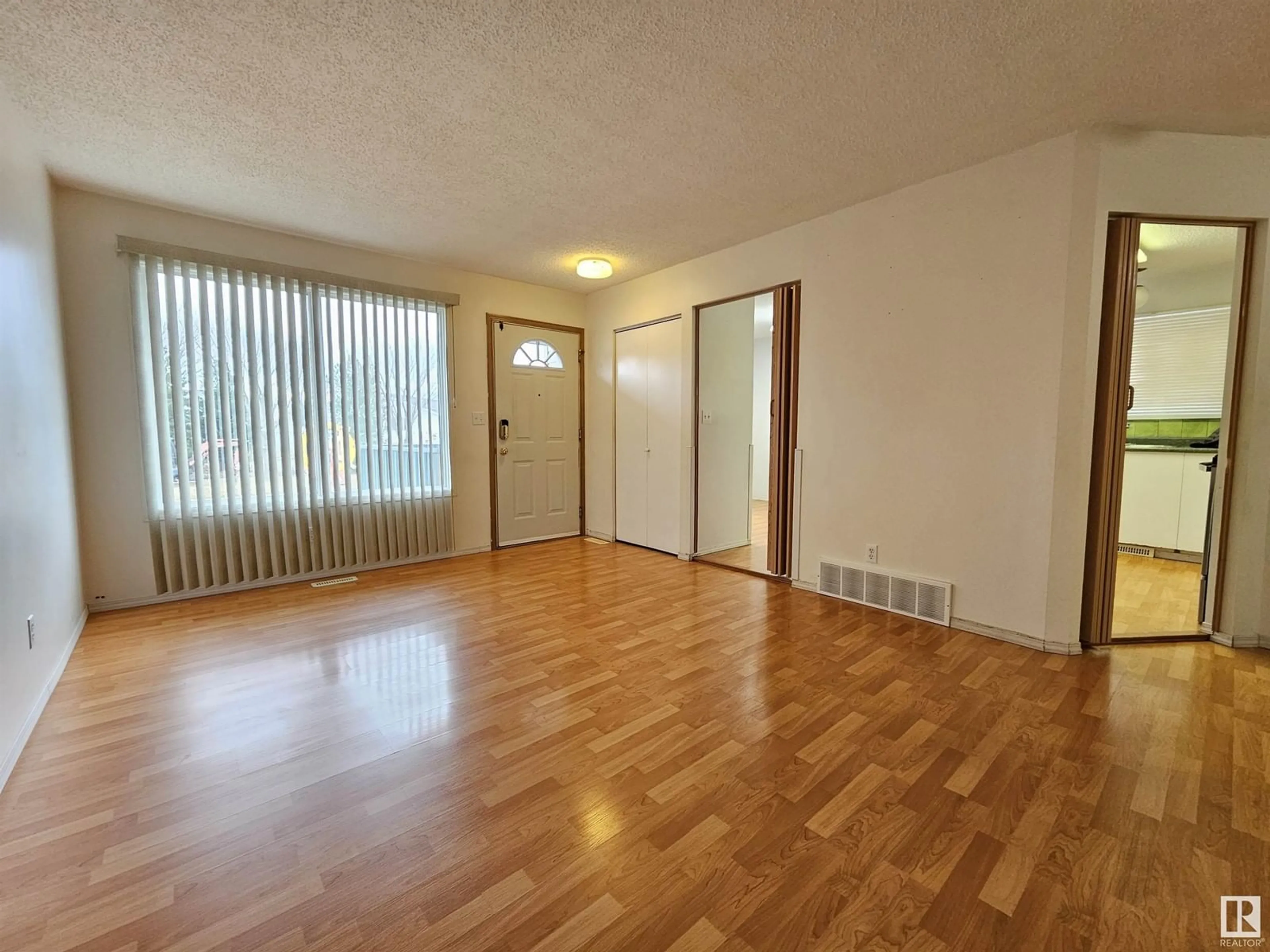 A pic of a room, unknown floor for 40 WARWICK RD NW, Edmonton Alberta T5X4P6