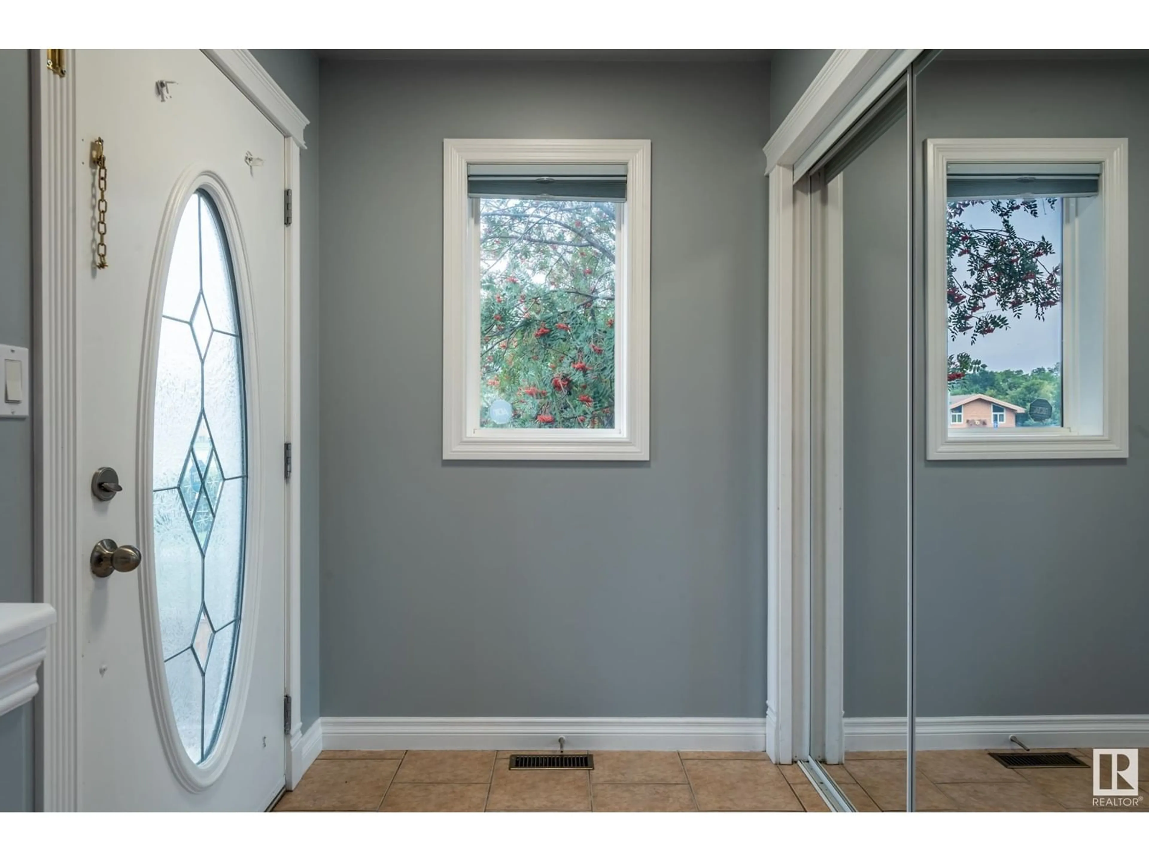 Indoor entryway, wood floors for 13428 118 AV NW, Edmonton Alberta T5L2L8