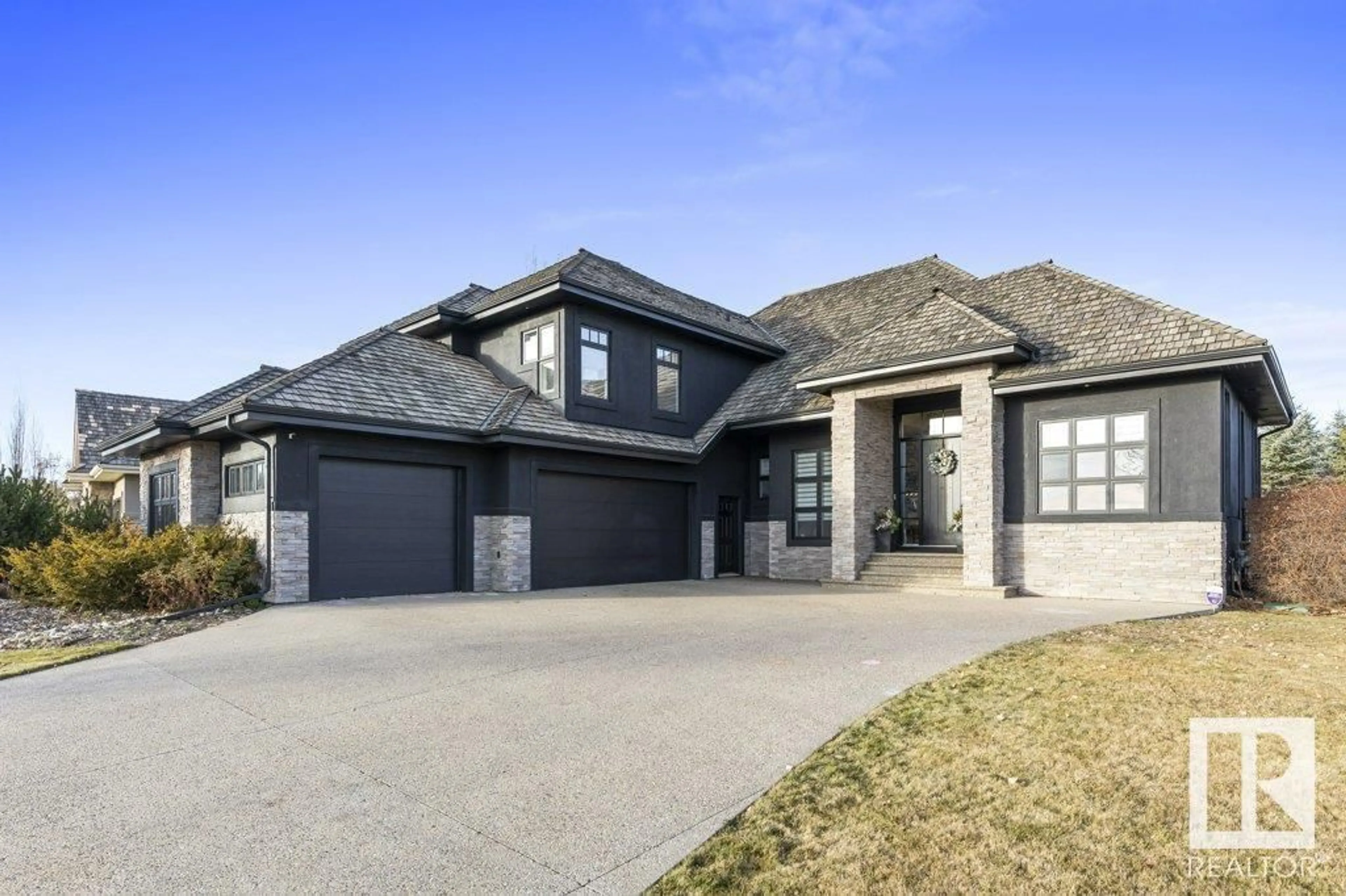 Frontside or backside of a home, cottage for 111 Pinnacle TC, Rural Sturgeon County Alberta T8T0B5