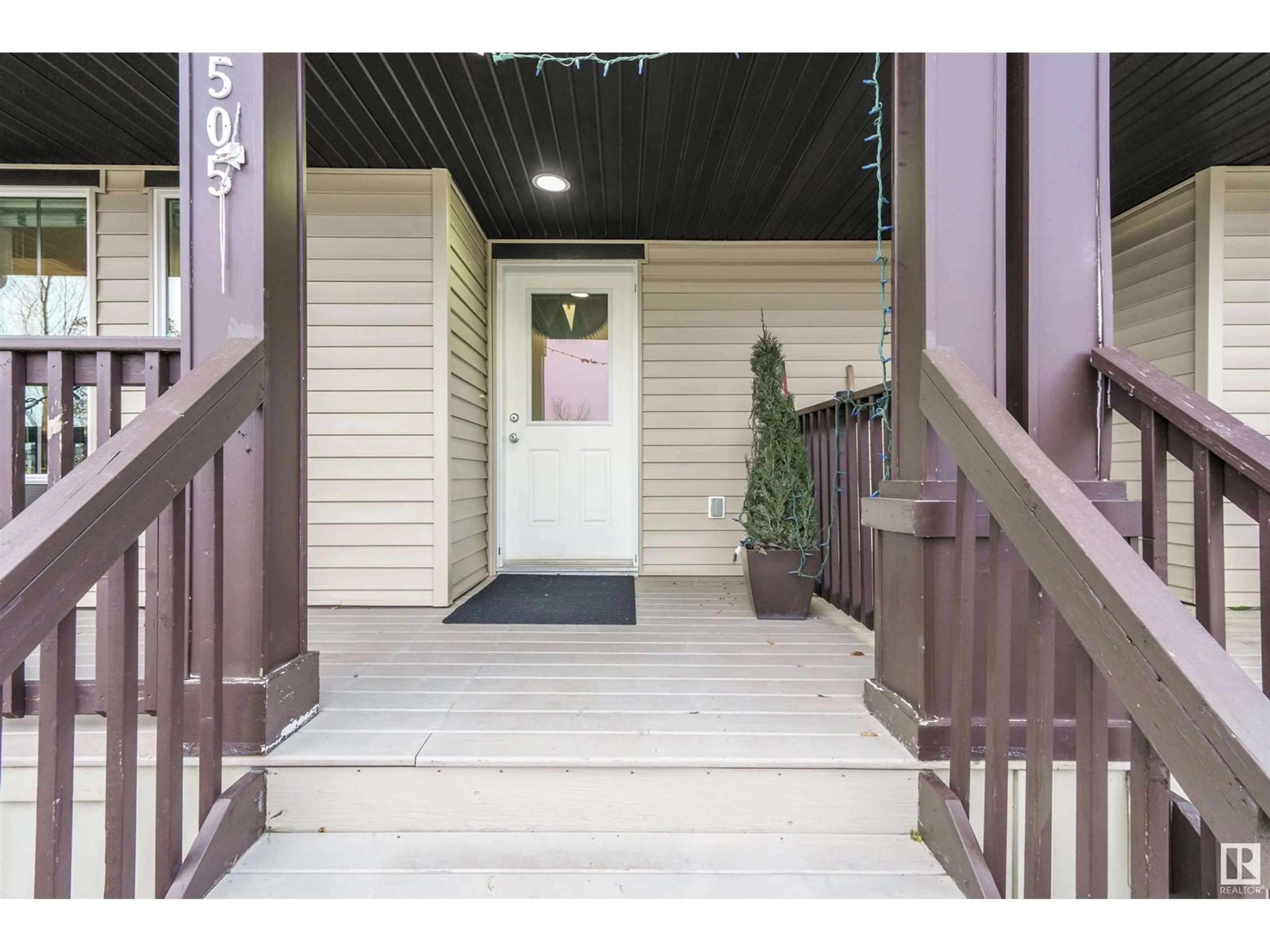 Indoor foyer, wood floors for 505 WATT BV SW, Edmonton Alberta T6X0V8