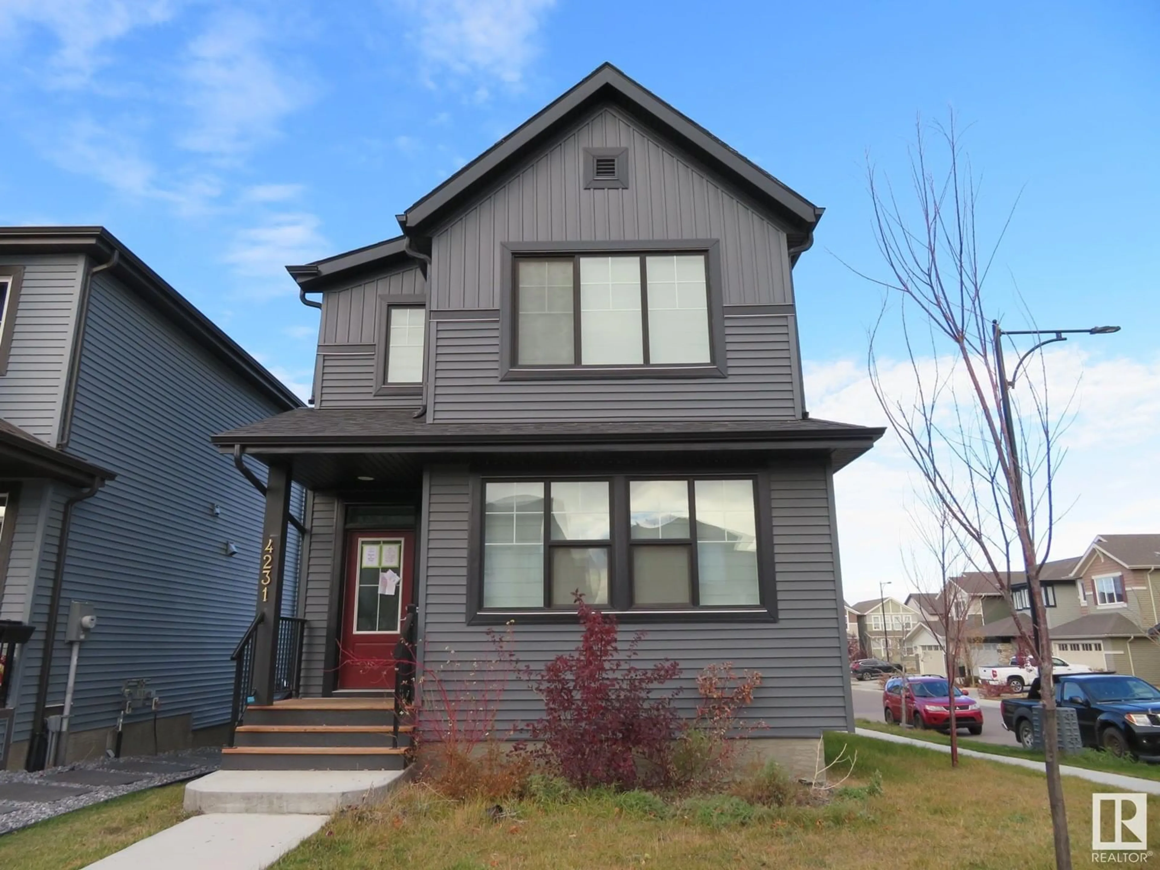 Frontside or backside of a home, the street view for 4231 CHICHAK CL SW, Edmonton Alberta T6W4B3