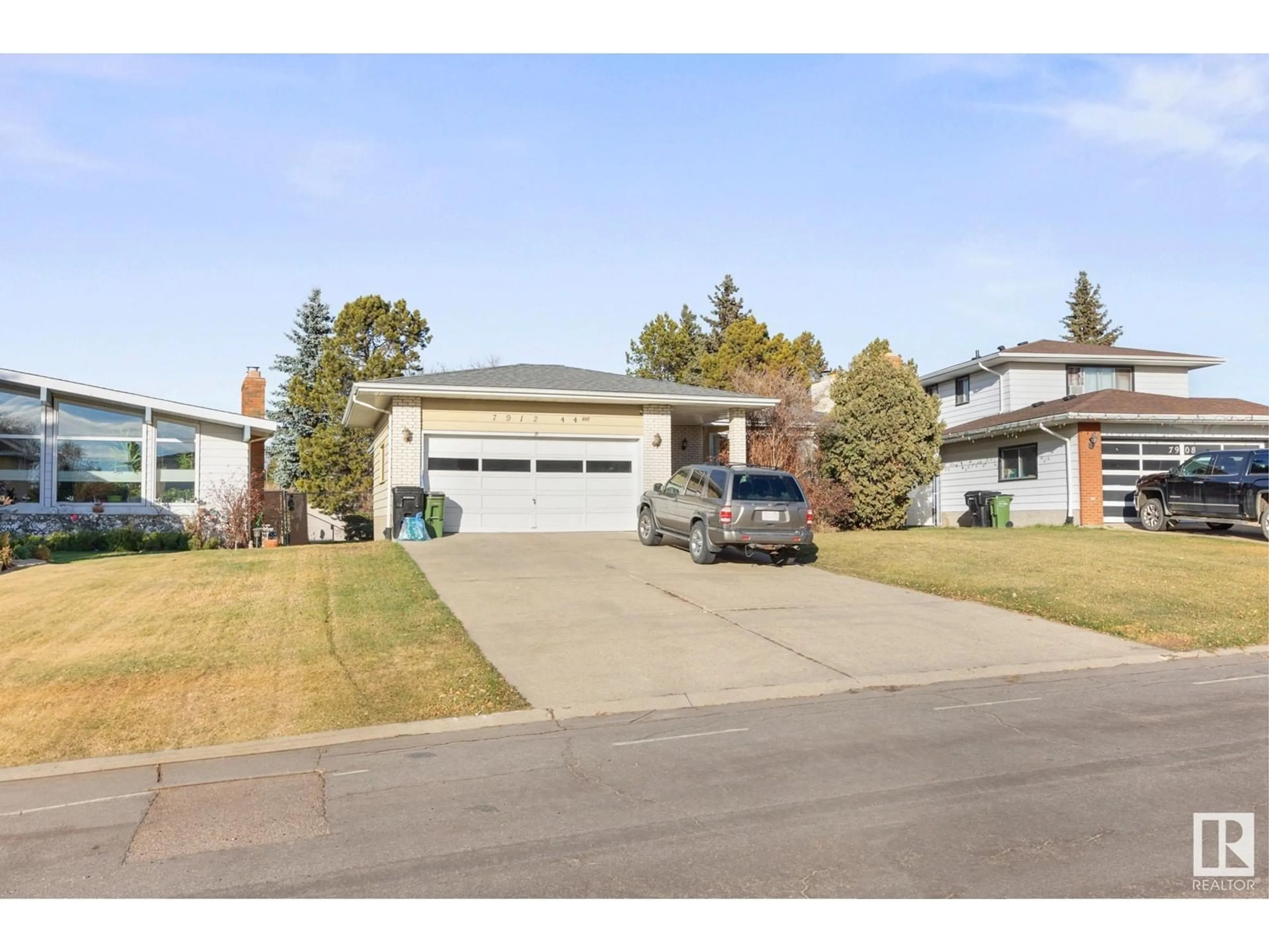 Frontside or backside of a home, the street view for 7912 44 AV NW NW, Edmonton Alberta T6K0Z2