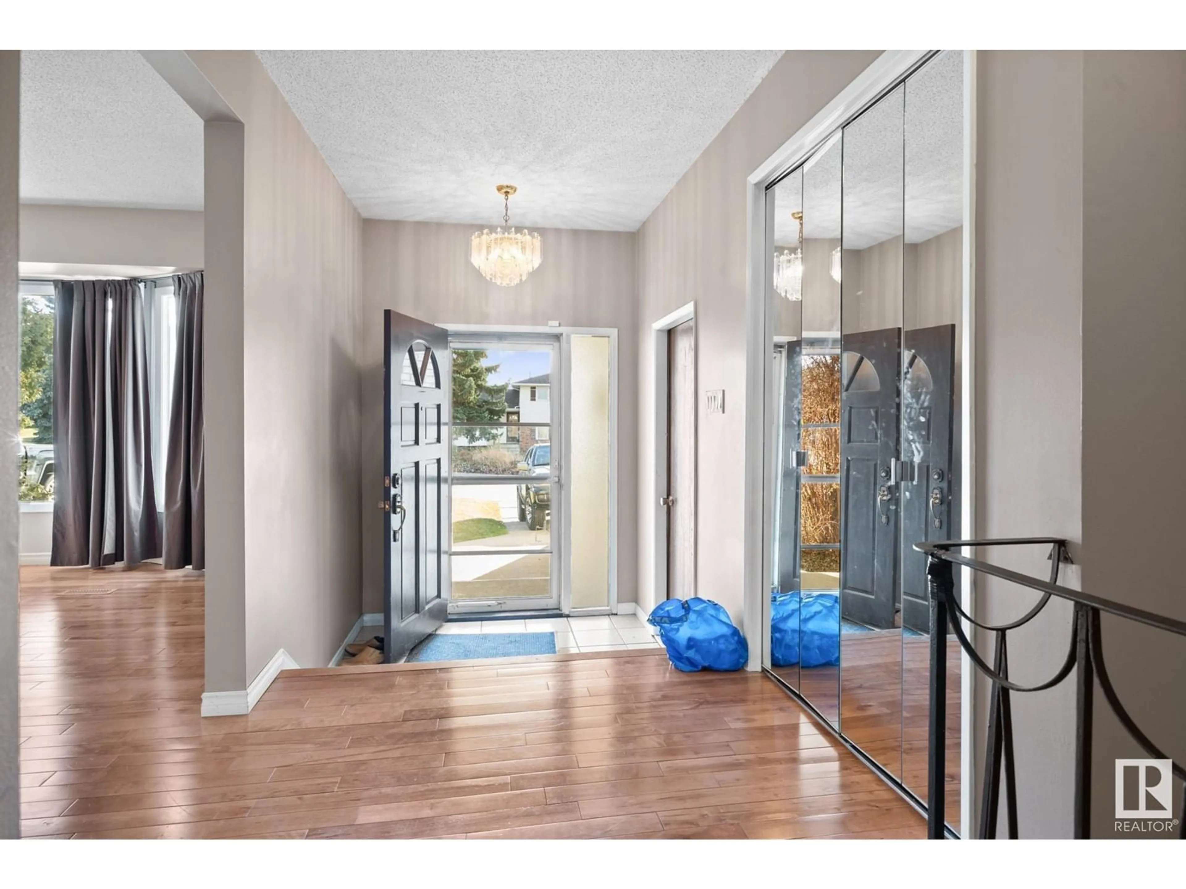 Indoor entryway, wood floors for 7912 44 AV NW NW, Edmonton Alberta T6K0Z2