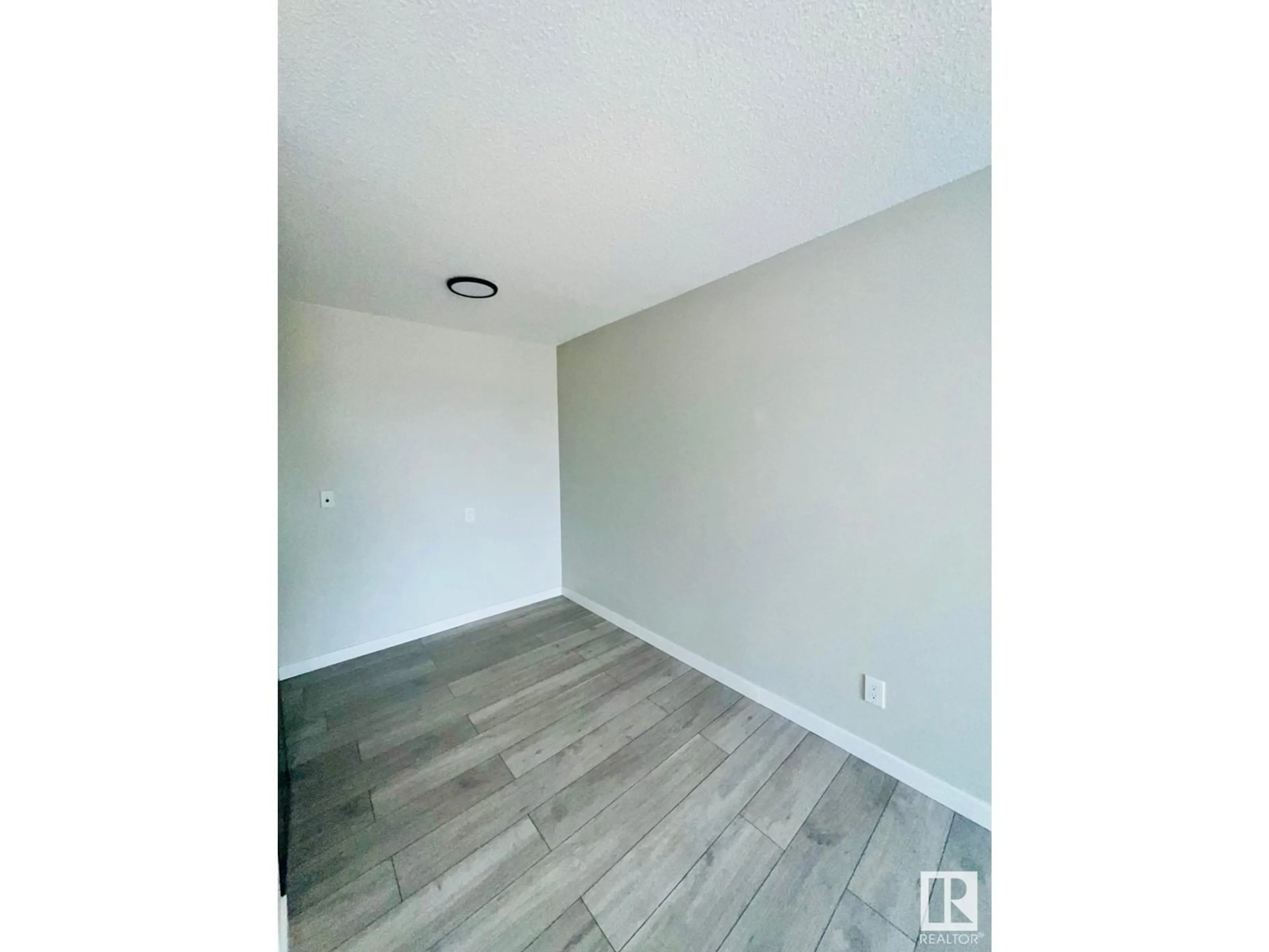 A pic of a room, not visible floor for #37 13230 FORT RD NW, Edmonton Alberta T5A1C2