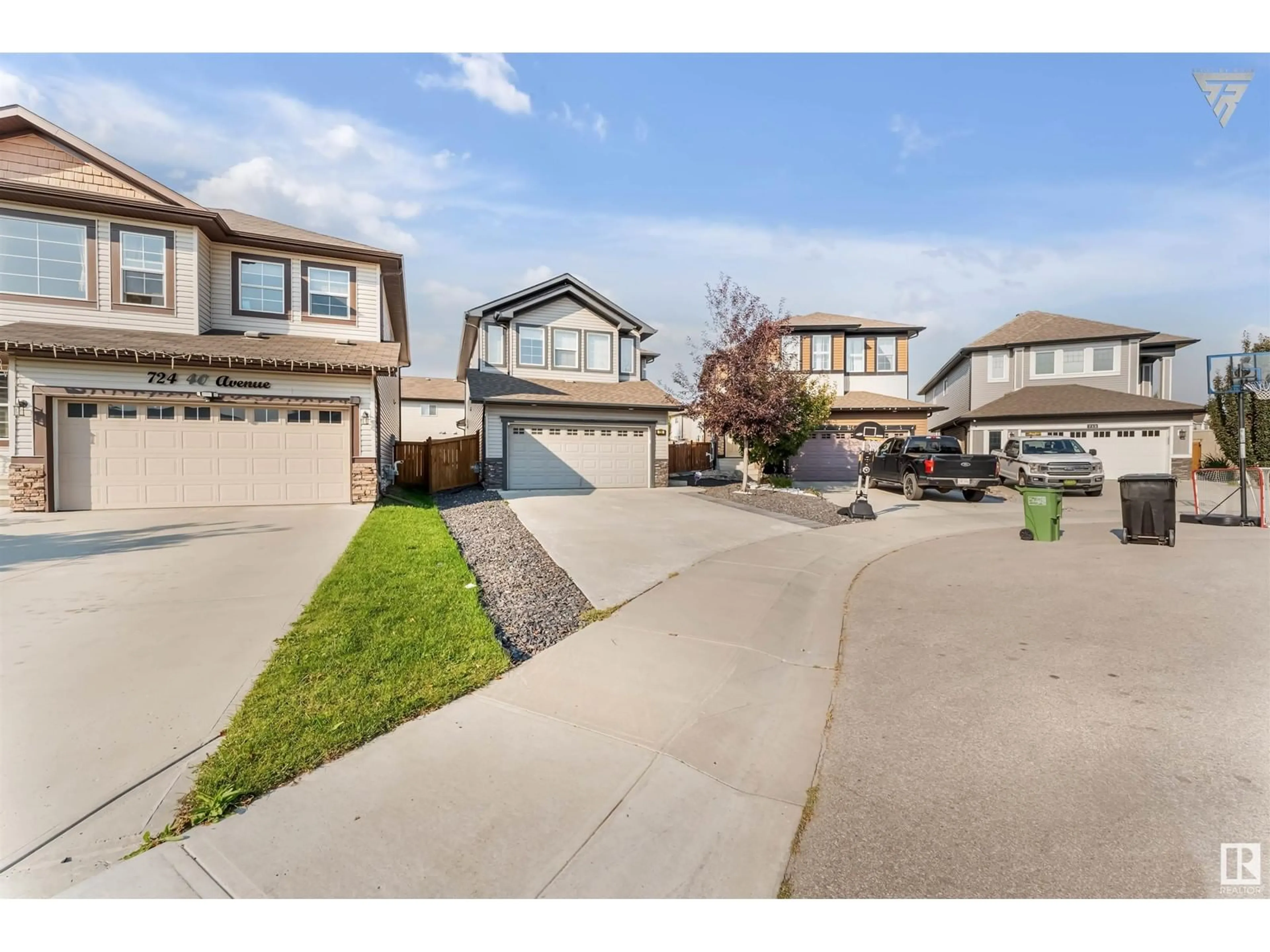 Frontside or backside of a home, the street view for 720 40 AV NW, Edmonton Alberta T6T0T3