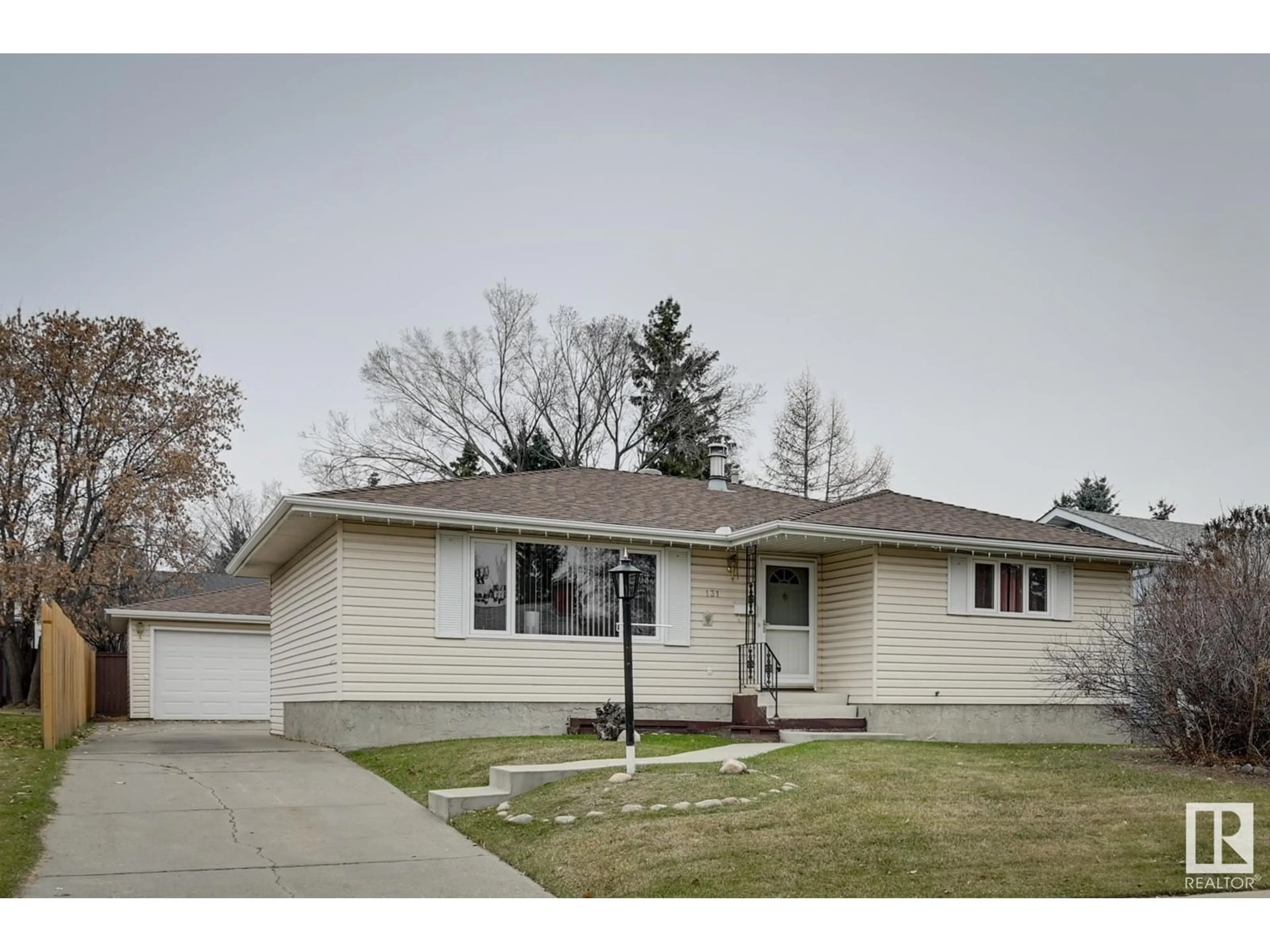 Frontside or backside of a home for 131 RICHFIELD RD NW, Edmonton Alberta T6K0A3