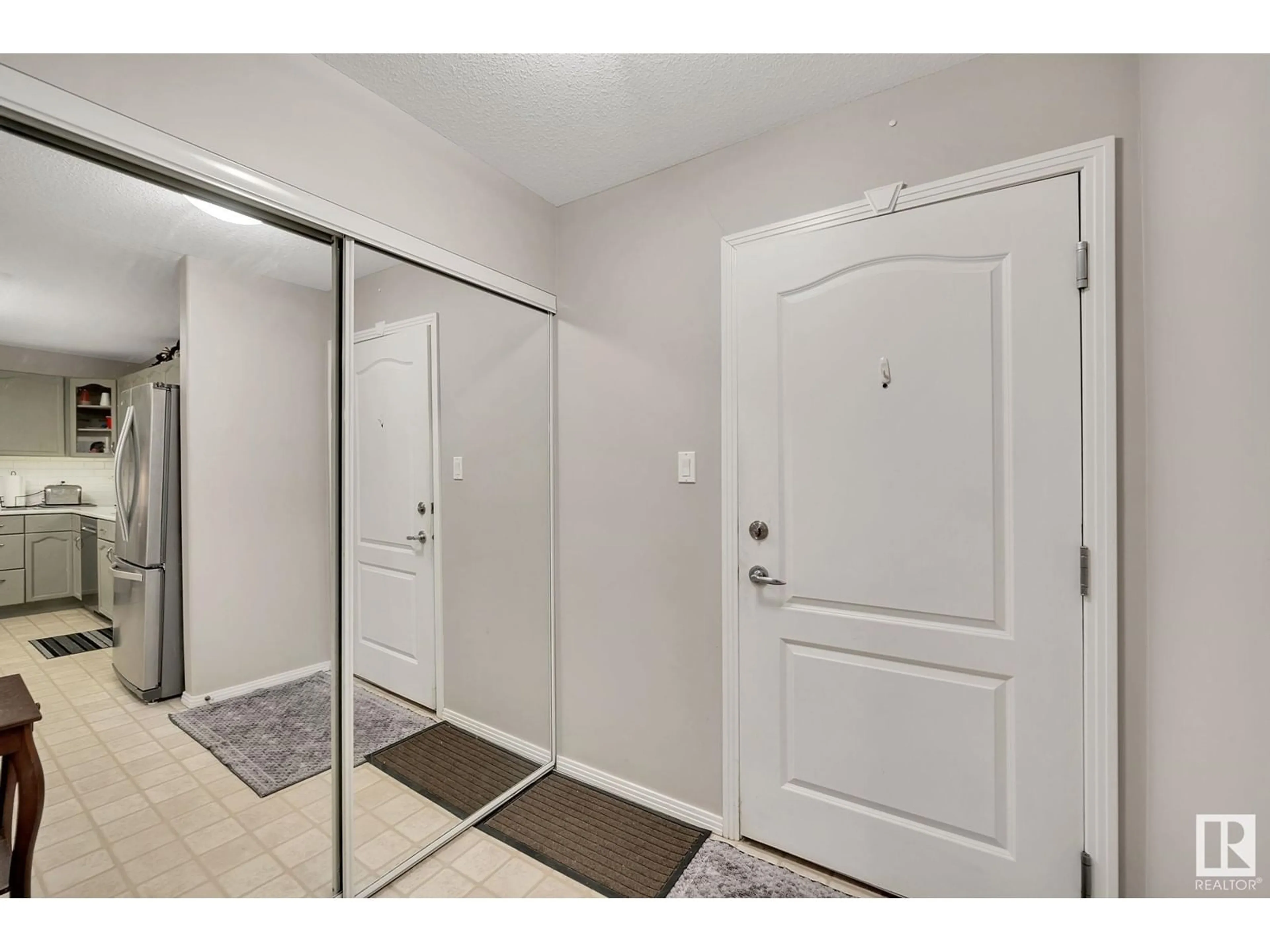 Indoor entryway, unknown floor for #132 592 HOOKE RD NW, Edmonton Alberta T5A5H2