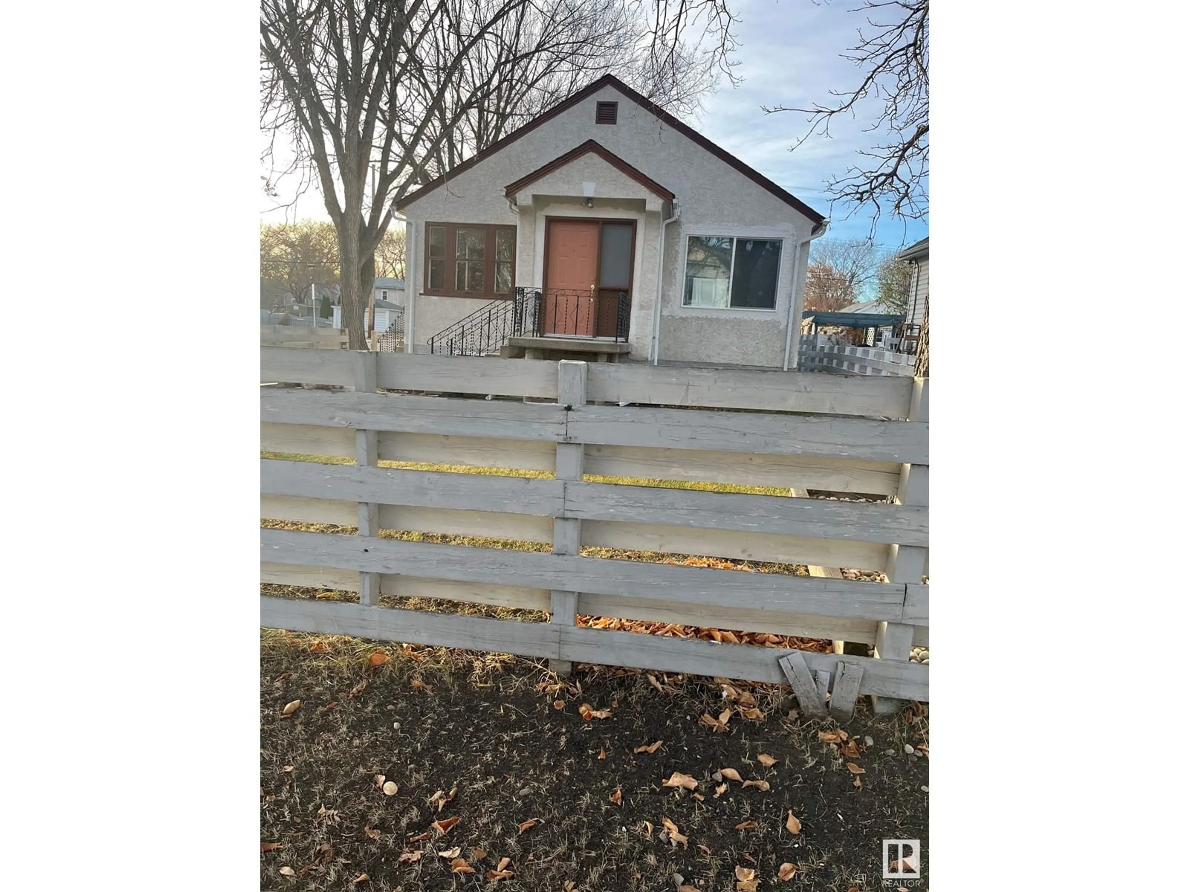 Shed for 11302 87 ST NW, Edmonton Alberta T5B3L9