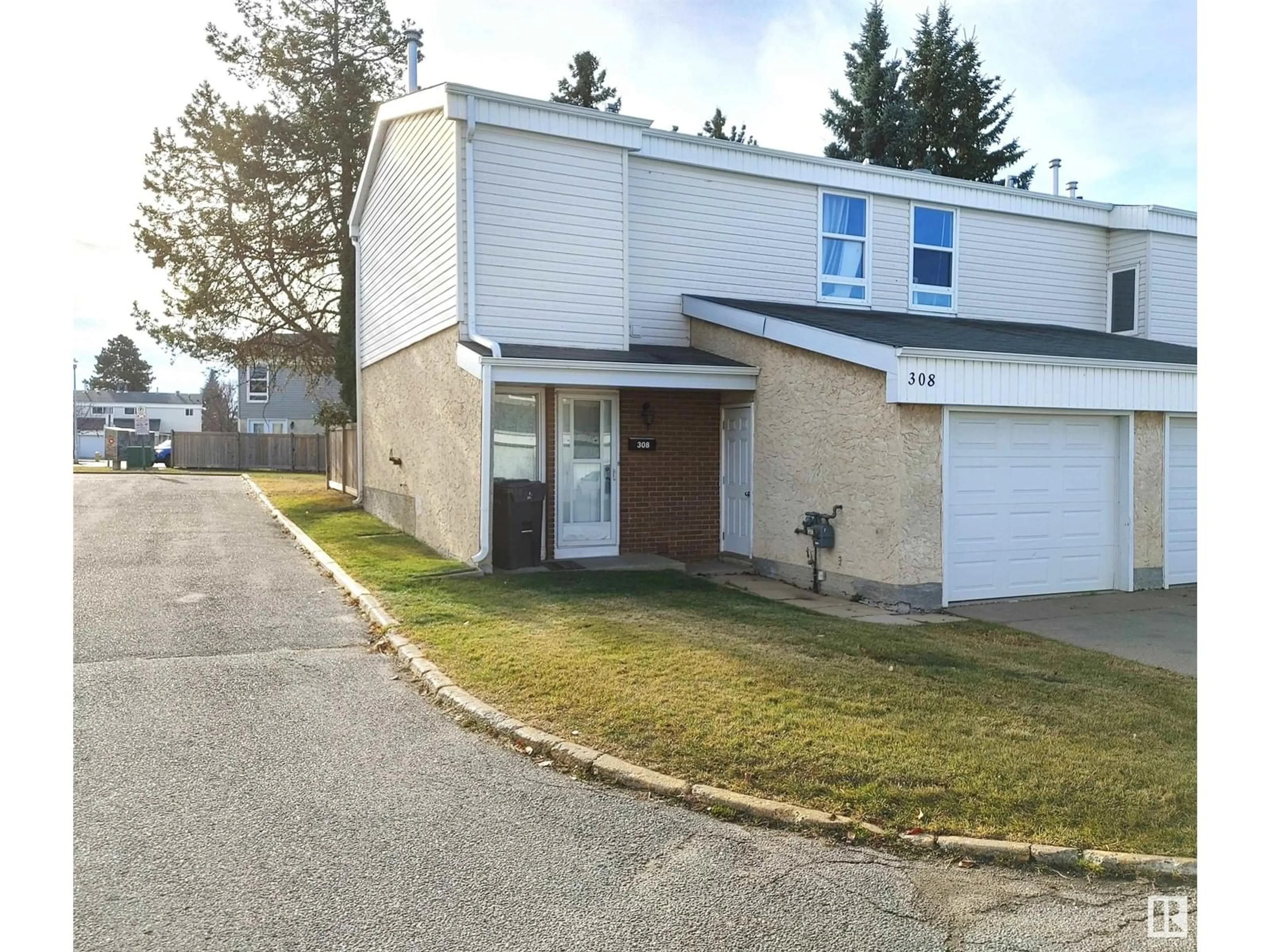 A pic from exterior of the house or condo, the street view for 308 GRANDIN VG, St. Albert Alberta T8N1N1