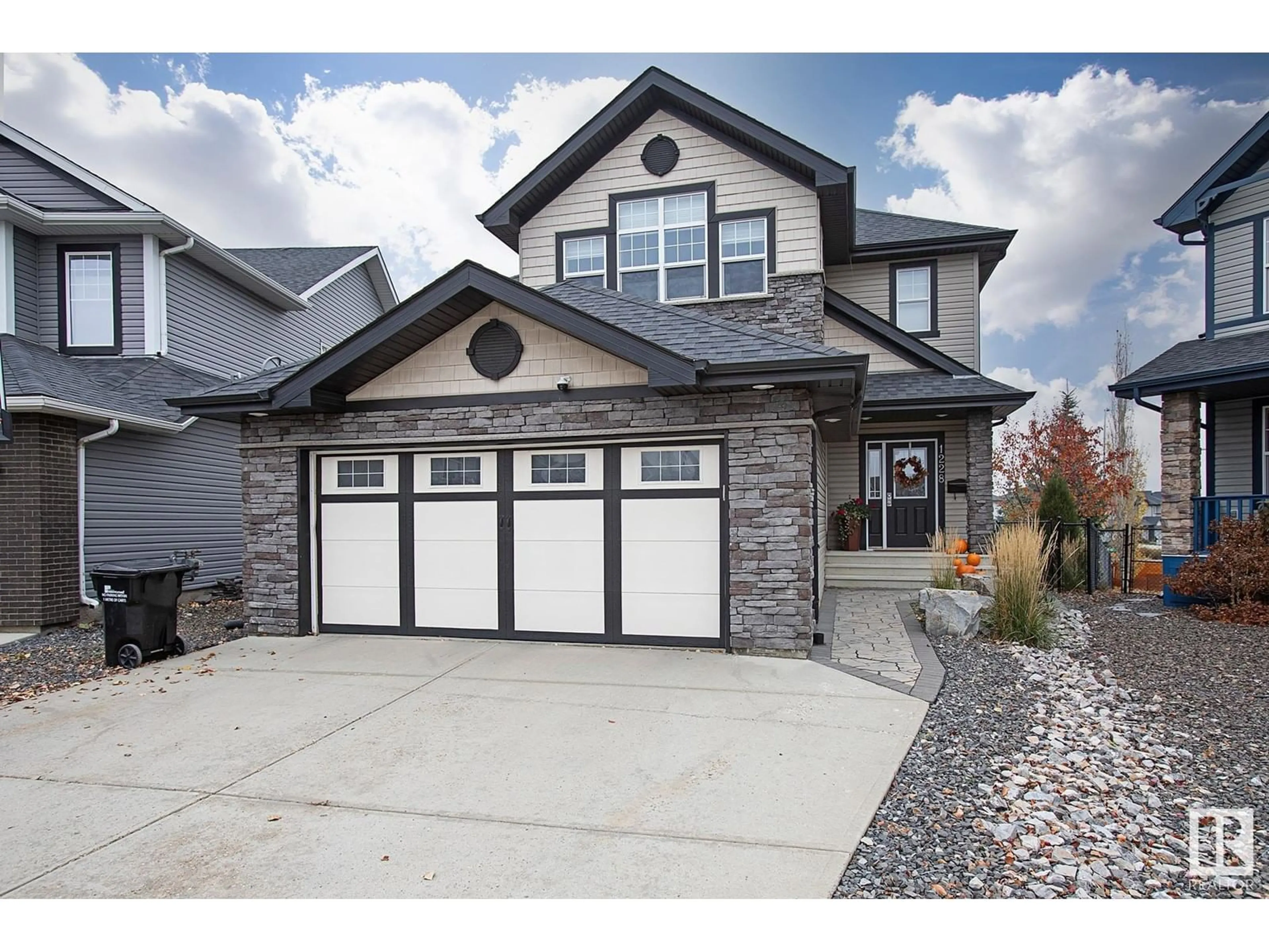 Home with vinyl exterior material for 1228 APPLETON CL, Sherwood Park Alberta T8H0G5