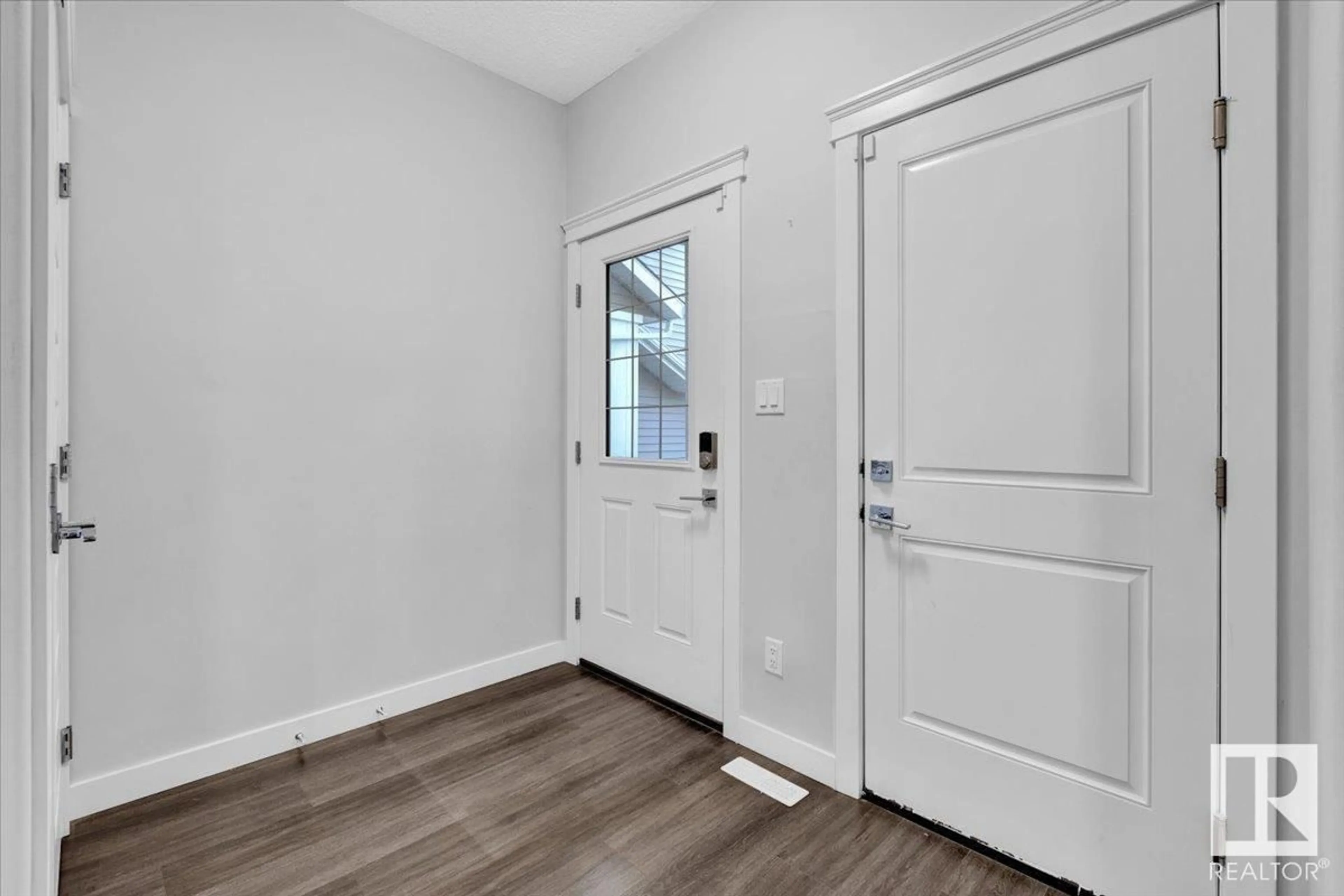 Indoor entryway, wood floors for 7586 CREIGHTON PLACE SW, Edmonton Alberta T6W3Z6