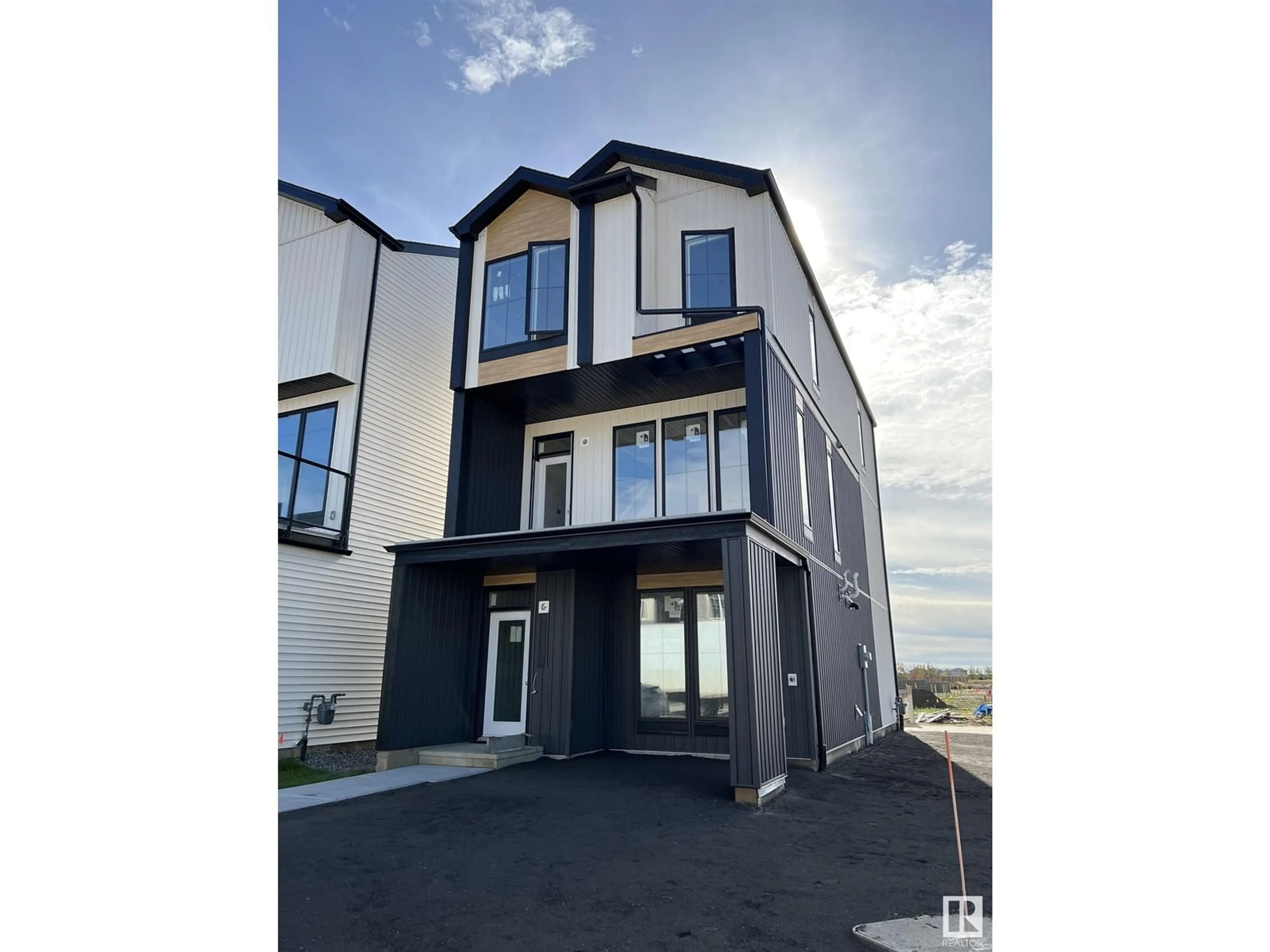 A pic from exterior of the house or condo, the front or back of building for 22739 82 AV NW, Edmonton Alberta T5T4N5