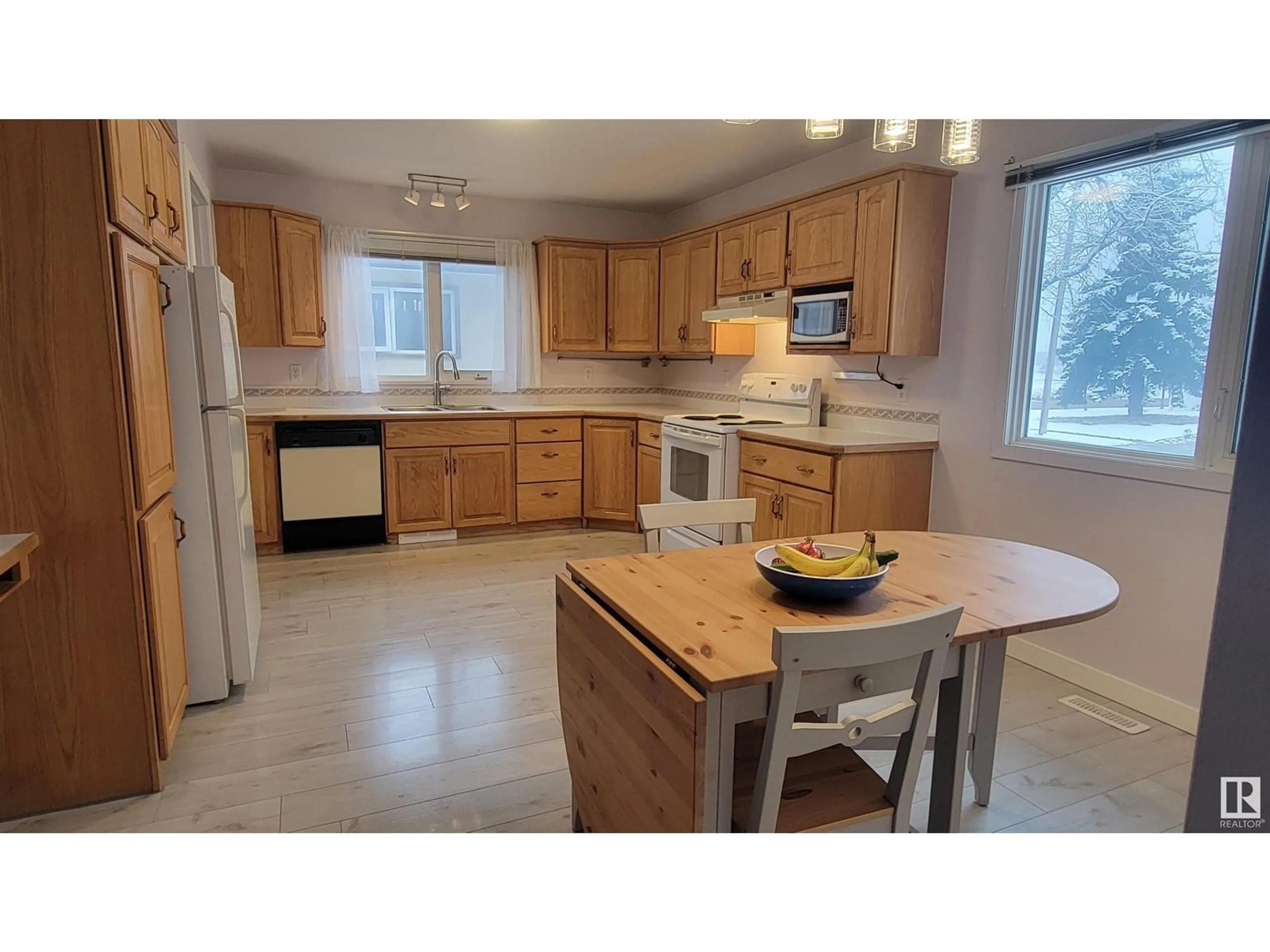 Standard kitchen, wood floors, cottage for 4813 64 ST, Camrose Alberta T4V2T8