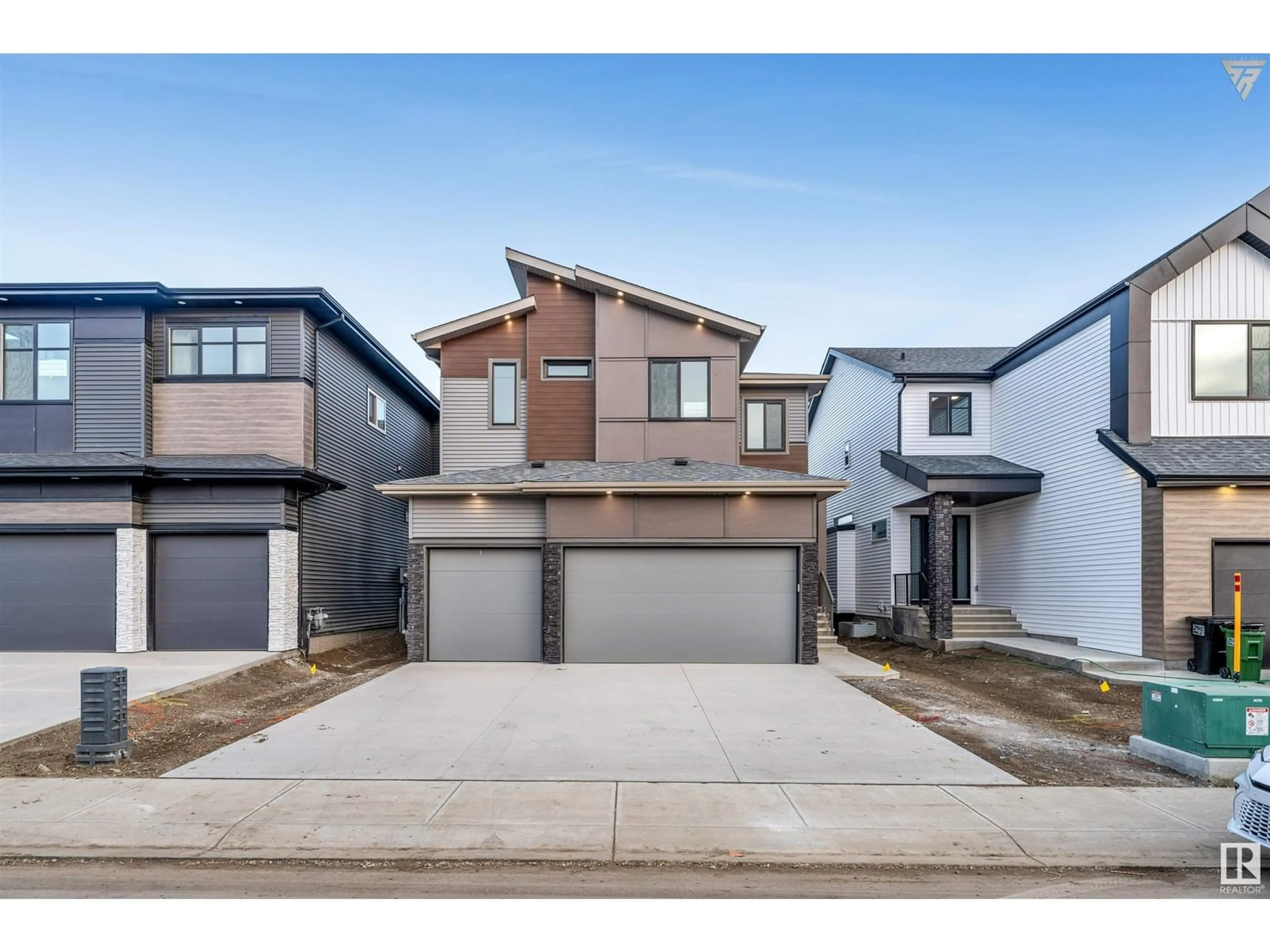 Frontside or backside of a home, the street view for 7015 KIVIAQ CR SW, Edmonton Alberta T6W5N6