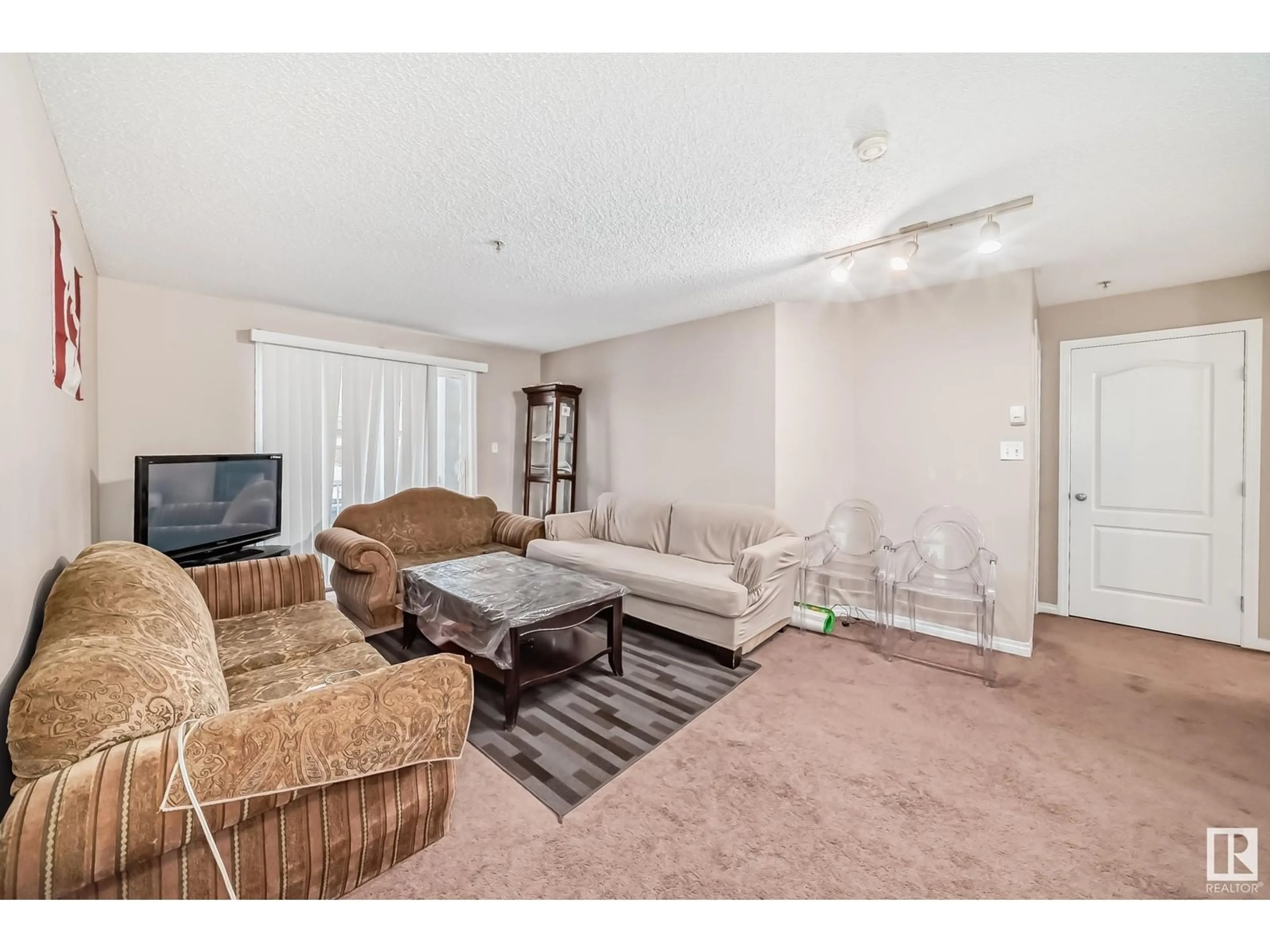 Living room, carpet floors for #135 3425 19 St NW, Edmonton Alberta T6T2B5