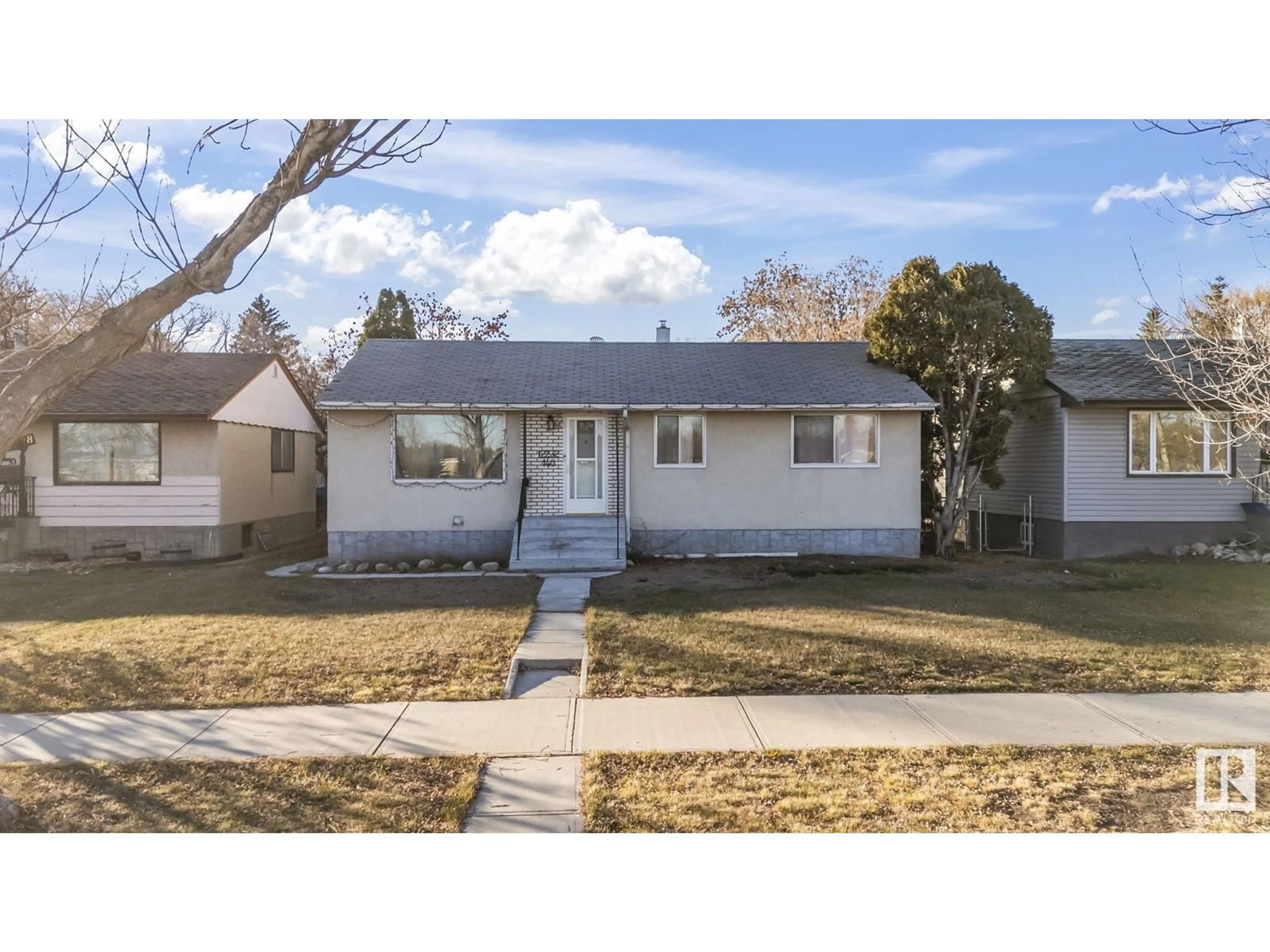 Frontside or backside of a home, the street view for 12232 140 Street NW NW, Edmonton Alberta T5L2C8