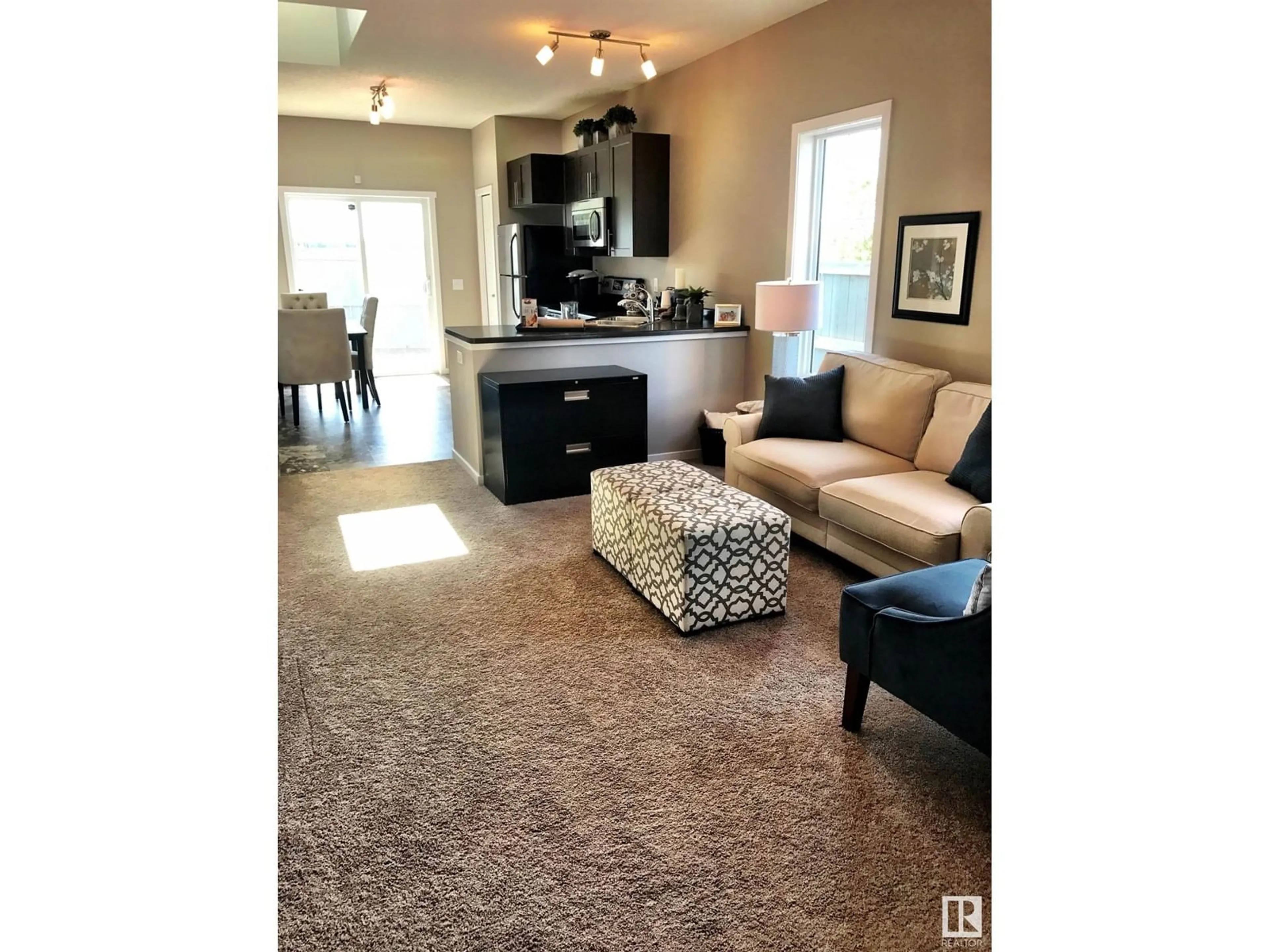 Living room, carpet floors for 203 BRICKYARD PL, Stony Plain Alberta T7Z0L1