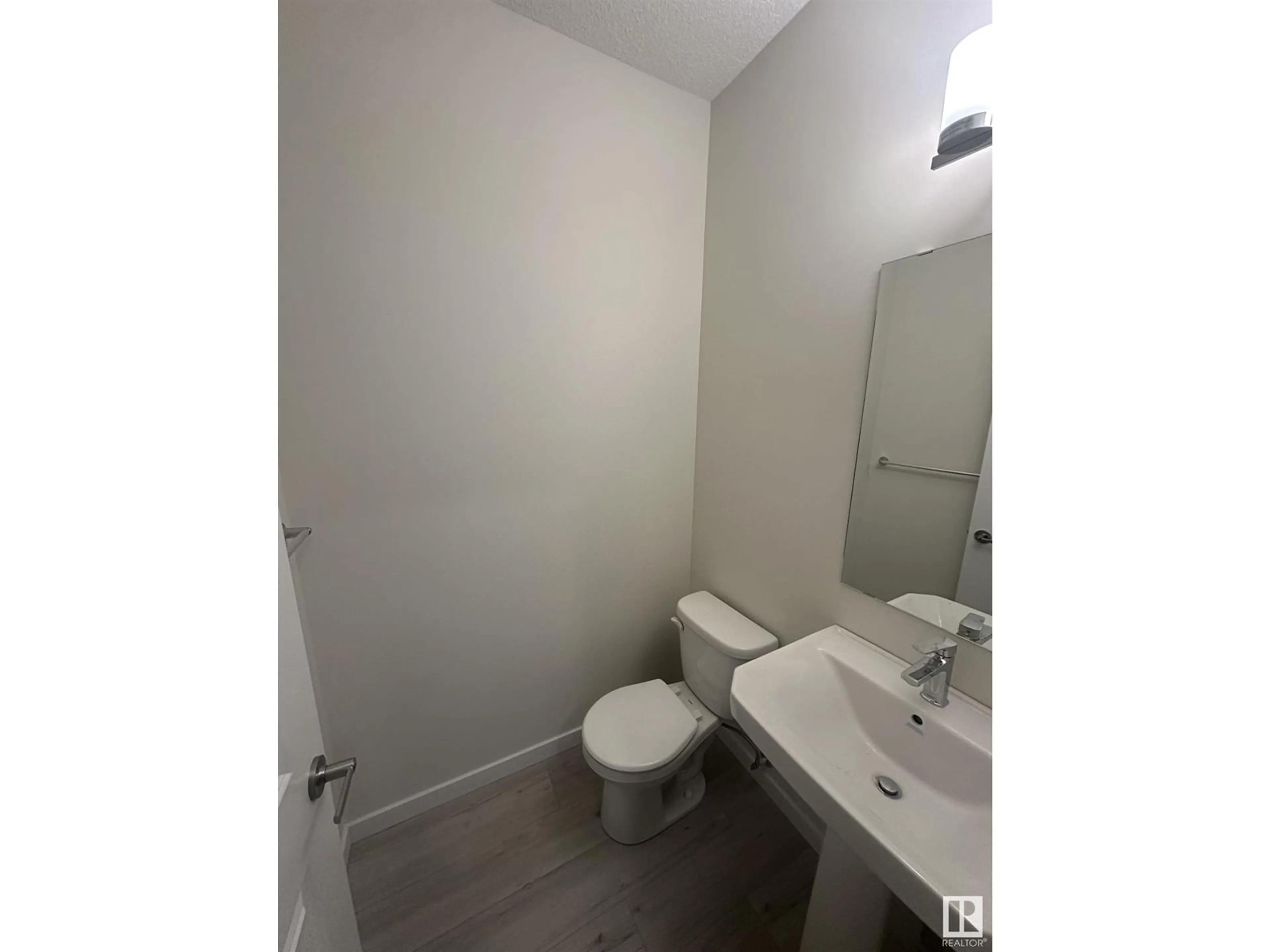 A pic of a room for 6308 KING WD SW, Edmonton Alberta T6W5N9