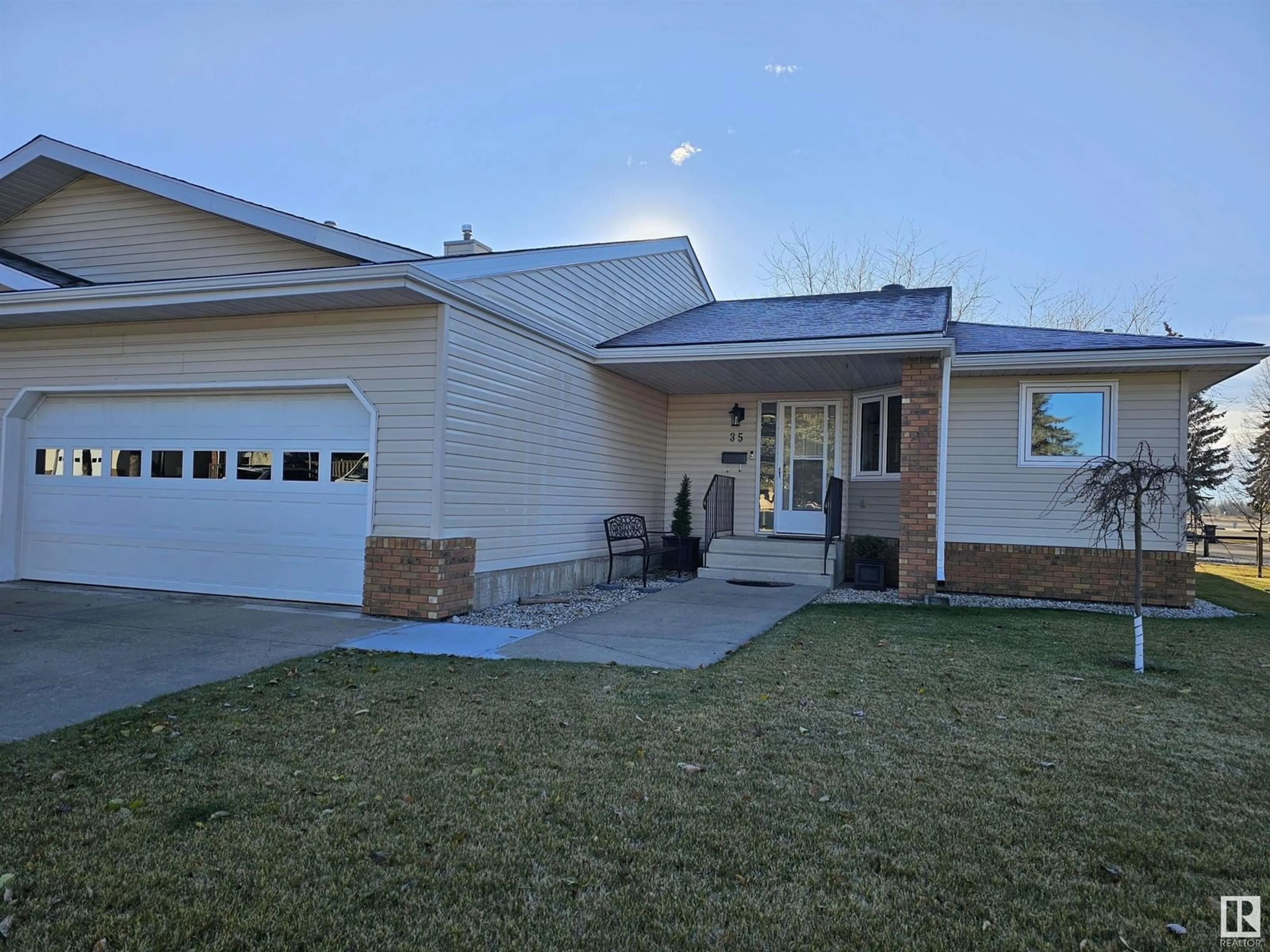 Frontside or backside of a home, the street view for #35 903 109 ST NW, Edmonton Alberta T6J6R1