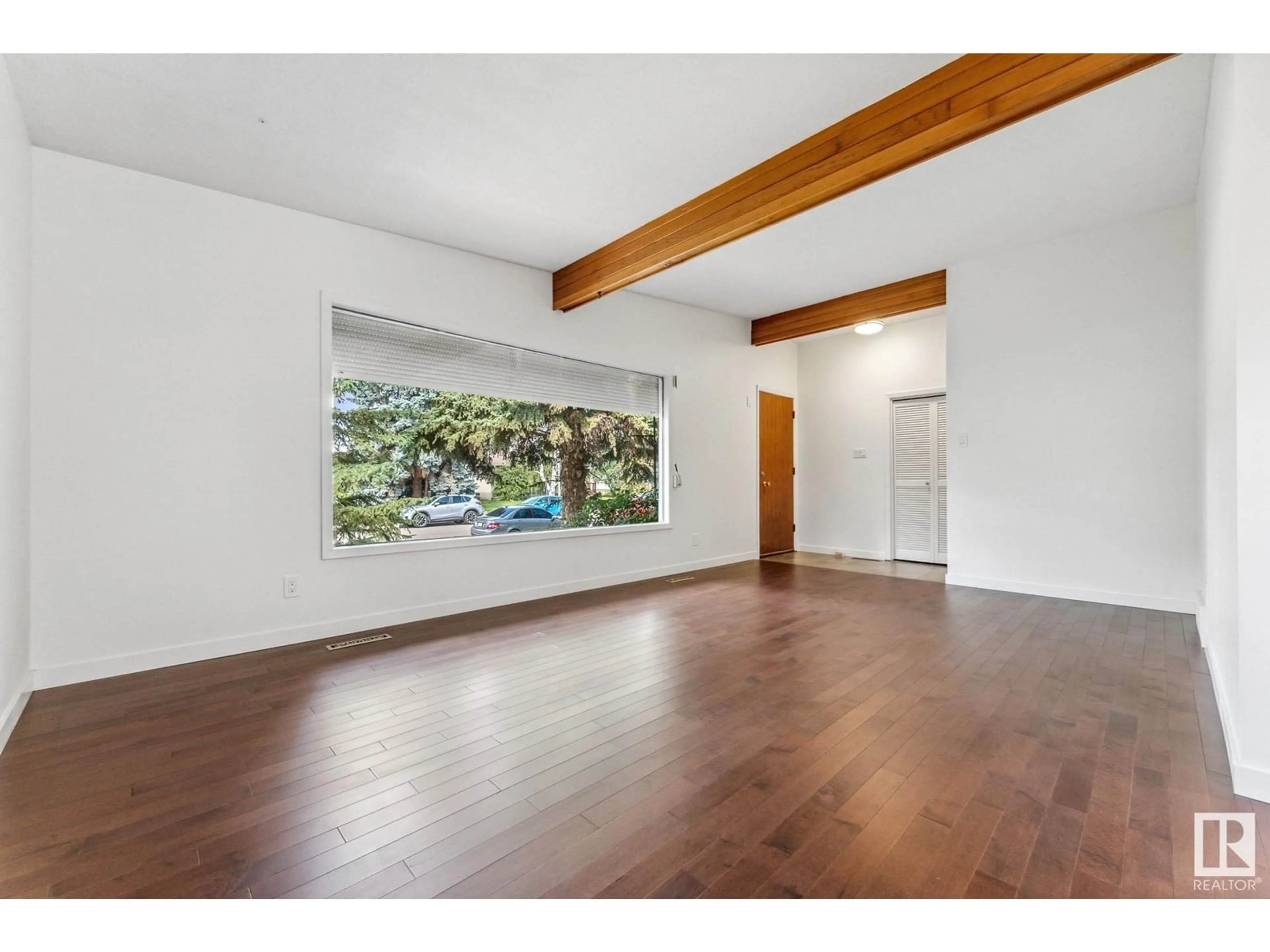 Indoor entryway, wood floors for 4415 117 Street NW, Edmonton Alberta T6J1T5