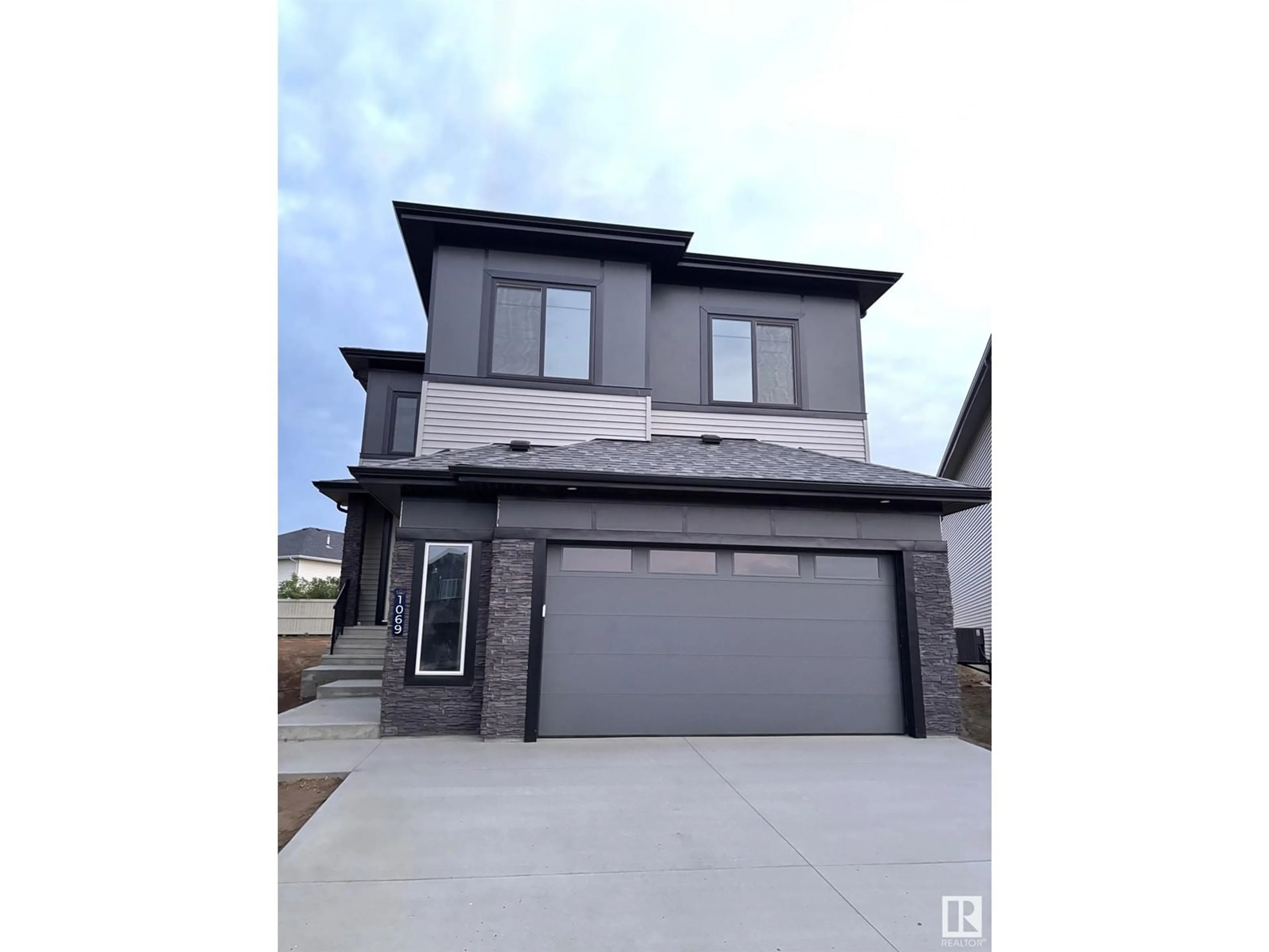 Frontside or backside of a home, the street view for 1069 GOLDFINCH WY NW, Edmonton Alberta T5S0R2