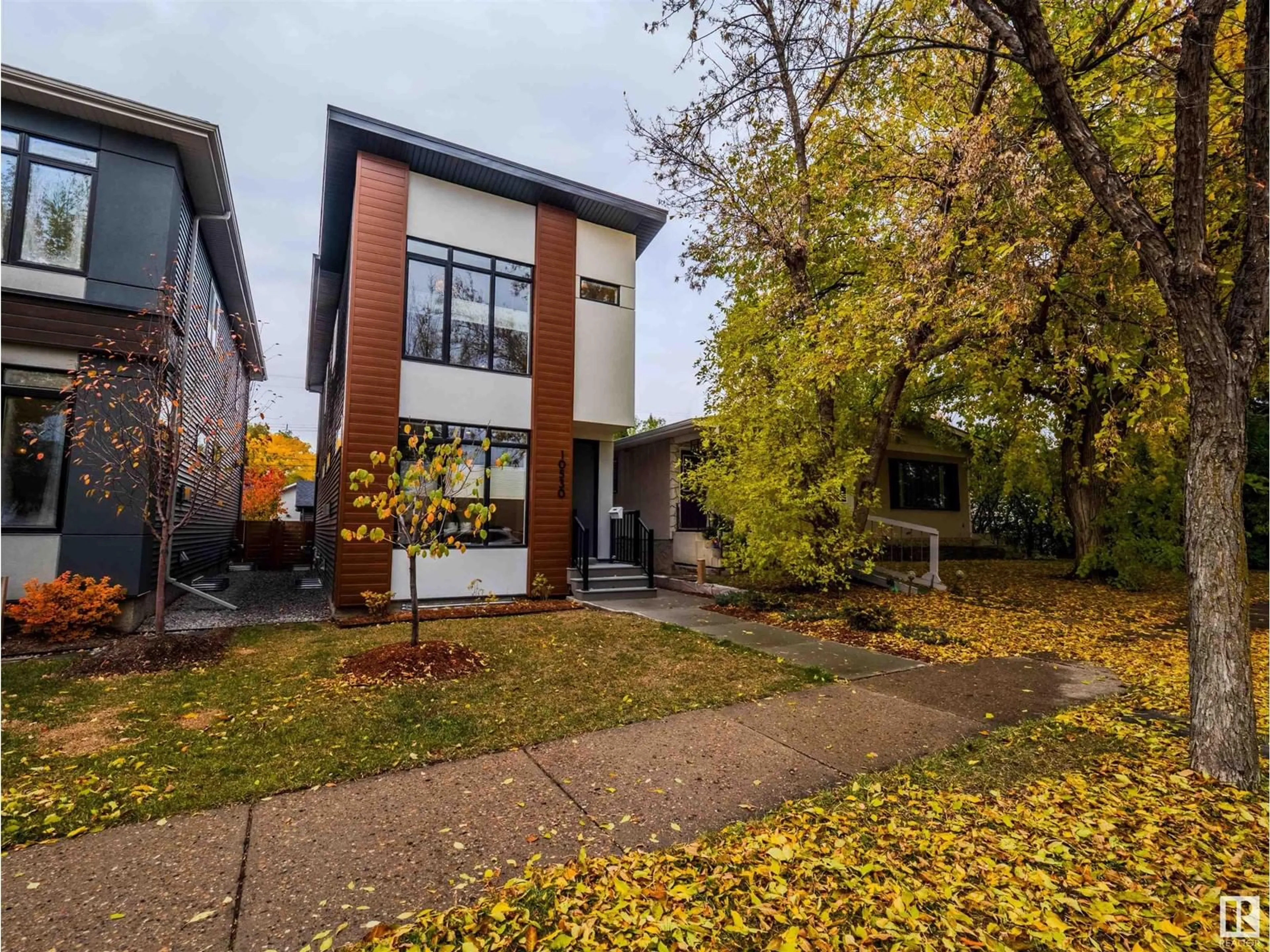 A pic from exterior of the house or condo, the street view for 10530 80 ST NW, Edmonton Alberta T6A3J7